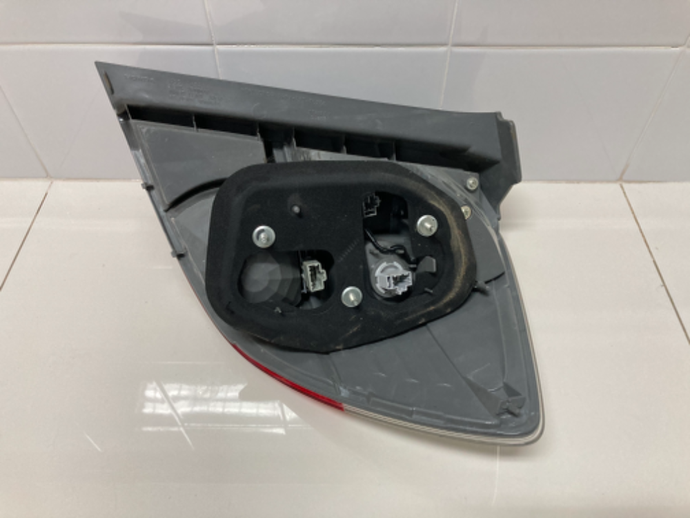 ขายไฟท้าย RS ของรถยนต์ HONDA รุ่น JAZZ GE ปี 2008-2014 ขายไฟท้าย RS ของรถยนต์ HONDA รุ่น JAZZ GE ปี 2008-2014