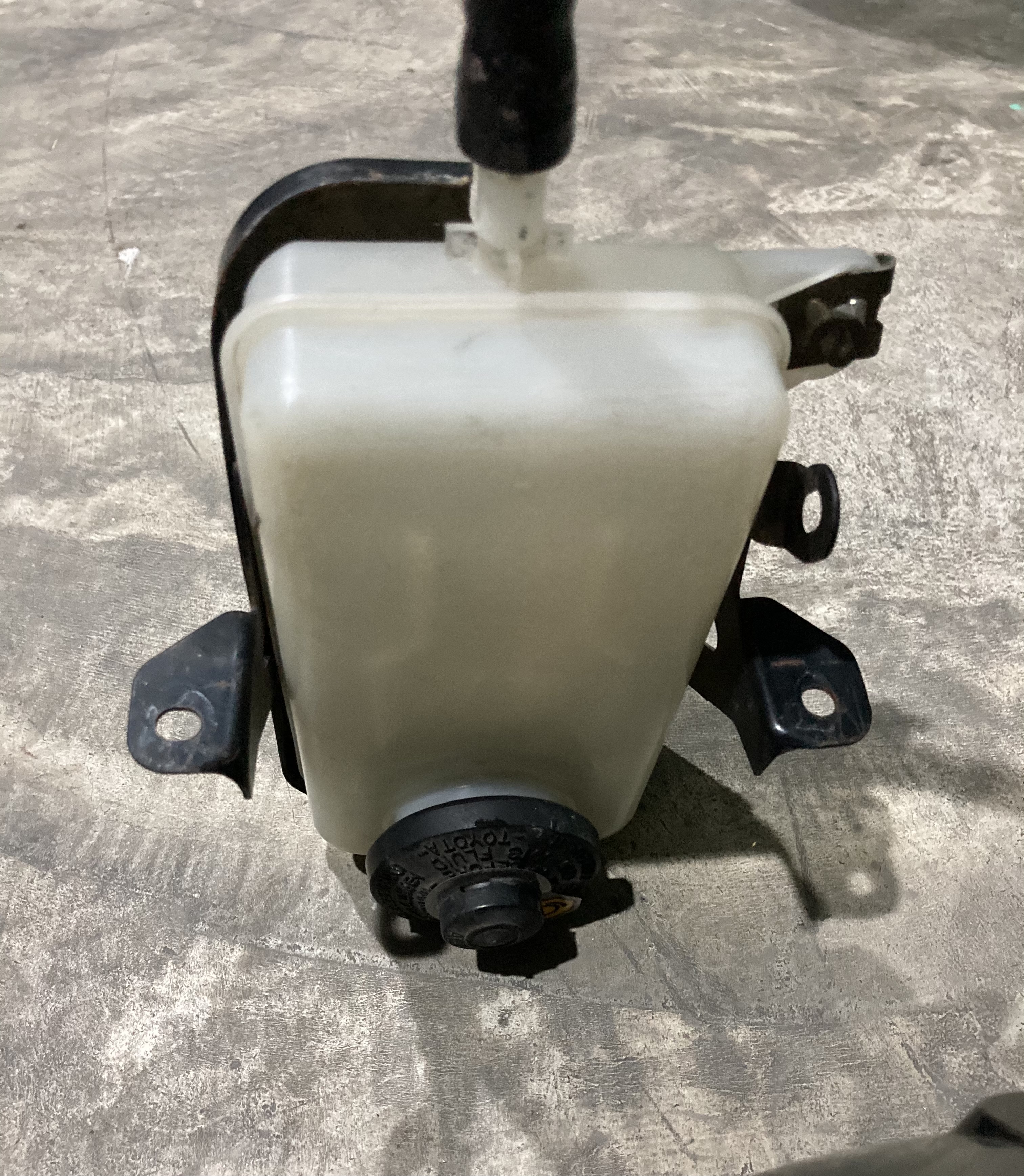 ขายหม้อลมเบรคของรถยนต์ TOYOTA รุ่น ALPHARD 2.4-3,5L ปี 2008-2014 ขายหม้อลมเบรคของรถยนต์ TOYOTA รุ่น ALPHARD 2.4-3,5L ปี 2008-2014