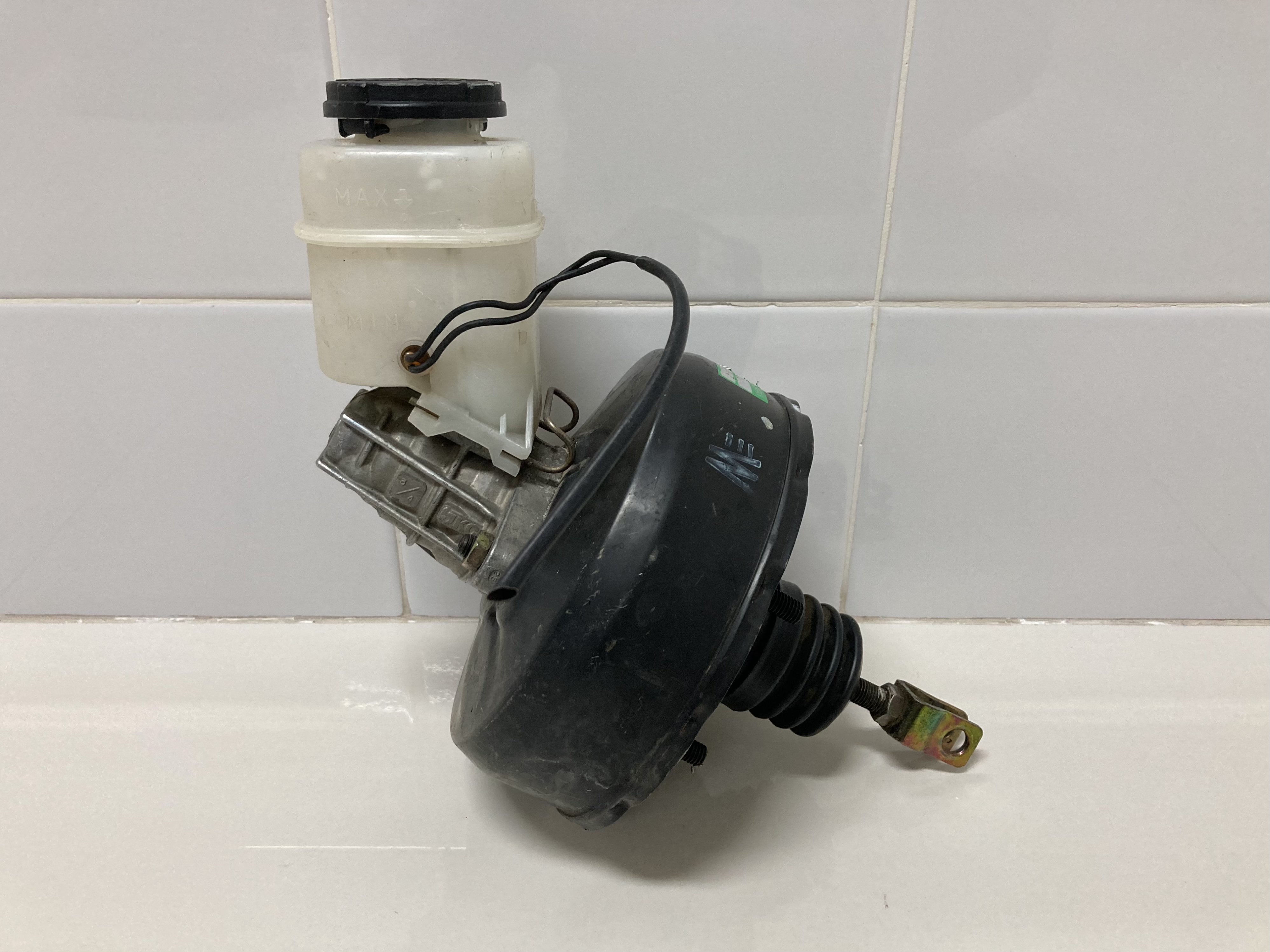 ขายหม้อลมเบรคคอสั้นของรถยนต์ DAIHATSU รุ่น MIRA L80 ปี 1990 ตรงรุ่นเลย