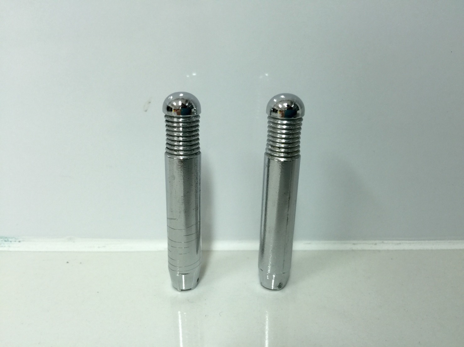 ขายปุ่มล็อคประตูโครเมี่ยมของรถยนต์ DAIHATSU รุ่น MIRA L80 แท่งกลมญี่ปุ่นแท้