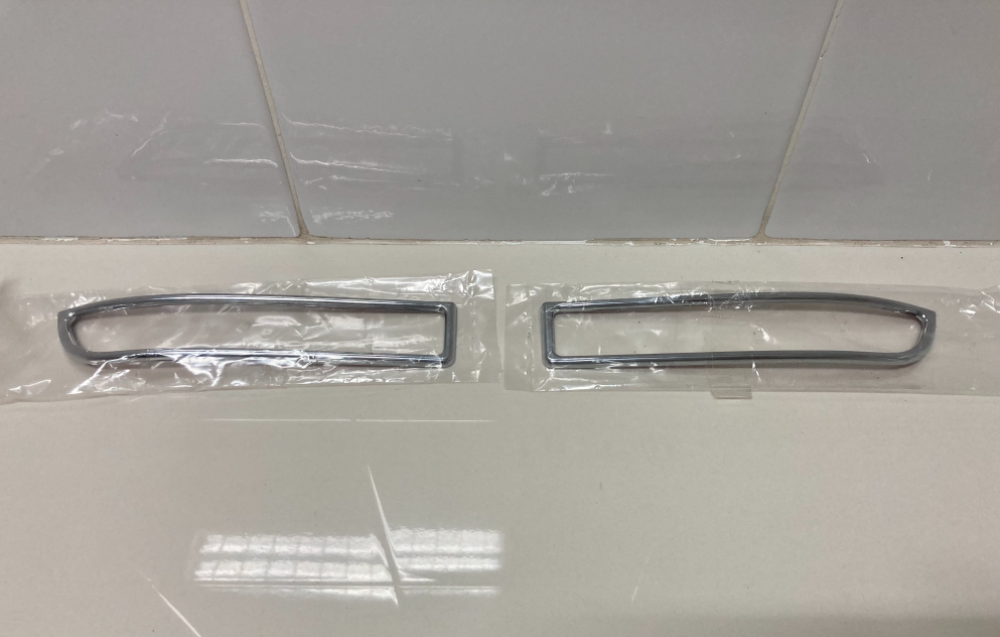 ขาวคิ้วโครเมี่ยมไฟหรี่ท้ายรถยนต์ TOYOTA รุ่น ALPHARD 2.4L-3.5L ปี 2008-2010