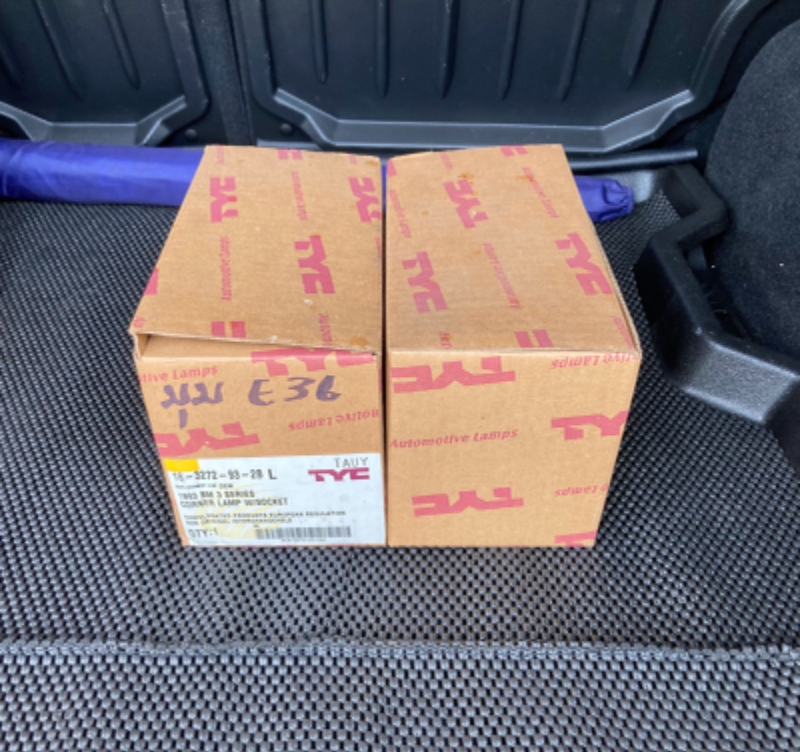 ขายไฟเลี้ยวมุมส้มด้านหน้าของรถยนต์ BMW รุ่น 325i ปี 1996 ของแท้ ขายไฟเลี้ยวมุมส้มด้านหน้าของรถยนต์ BMW รุ่น 325i ปี 1996 ของแท้