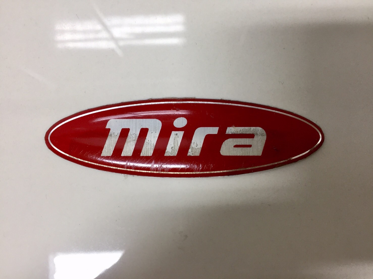 ขายโลโก้มิร่าสีแดงของรถยนต์ DAIHATSU รุ่น MIRA L80 ปี1990 ขายโลโก้มิร่าสีแดงของรถยนต์ DAIHATSU รุ่น MIRA L80 ปี1990