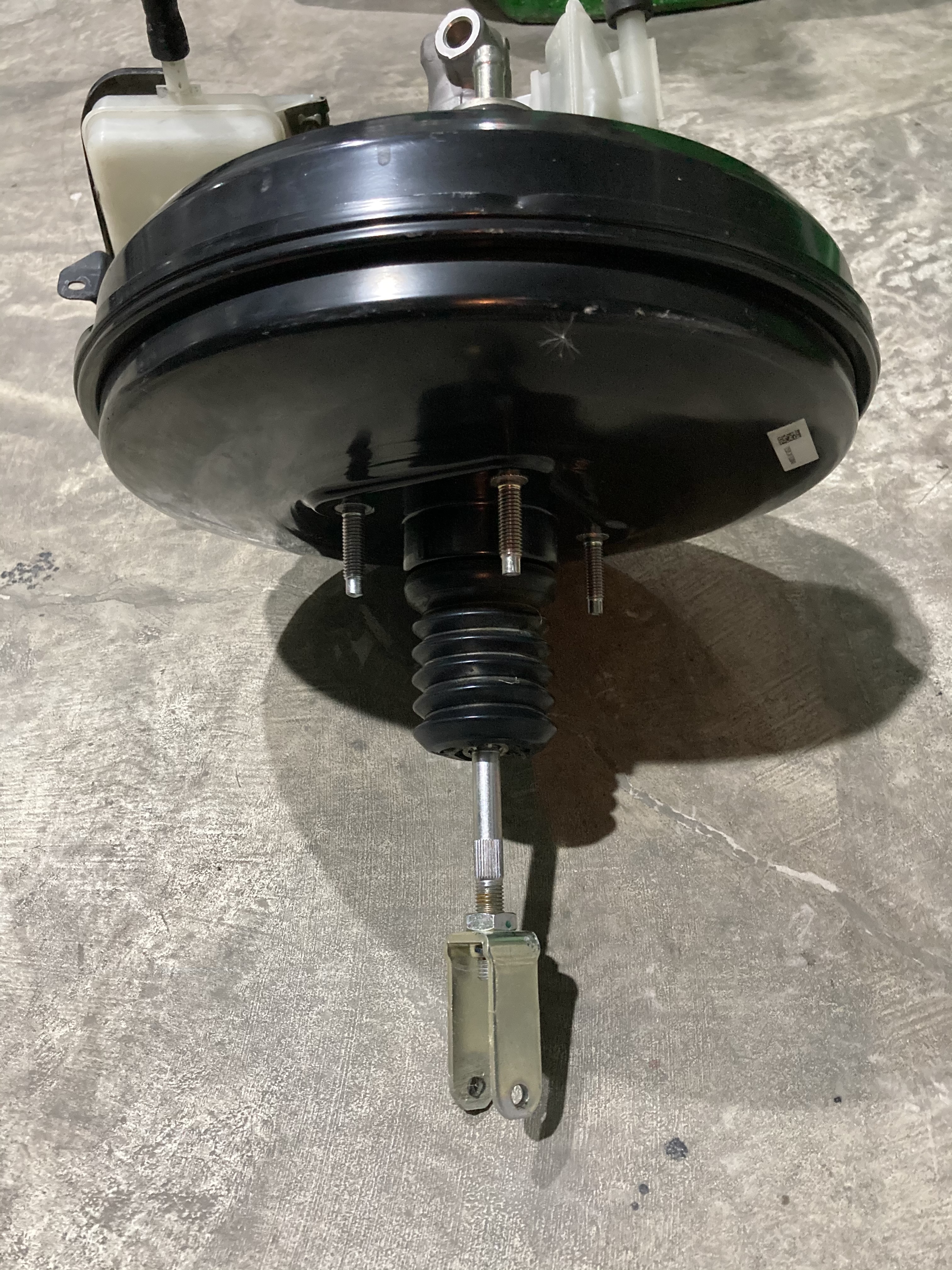 ขายหม้อลมเบรคของรถยนต์ TOYOTA รุ่น ALPHARD 2.4-3,5L ปี 2008-2014 ขายหม้อลมเบรคของรถยนต์ TOYOTA รุ่น ALPHARD 2.4-3,5L ปี 2008-2014