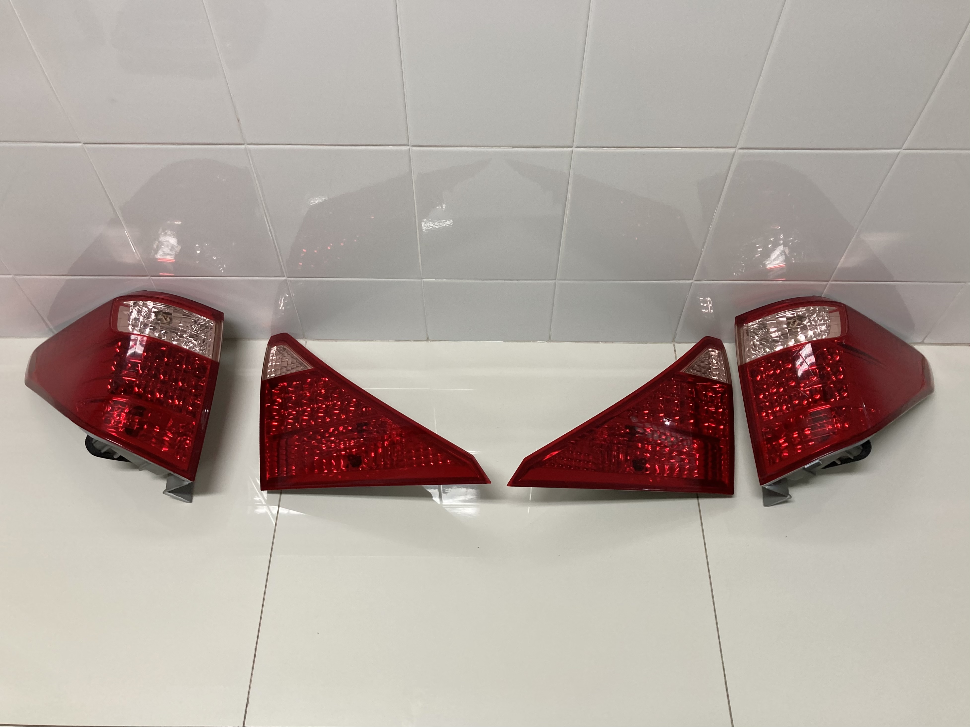 ขายไฟท้ายเดิมของรถยนต์ TOYOTA รุ่น ALPHARD 2.4-3.5L ปี 2008-2010