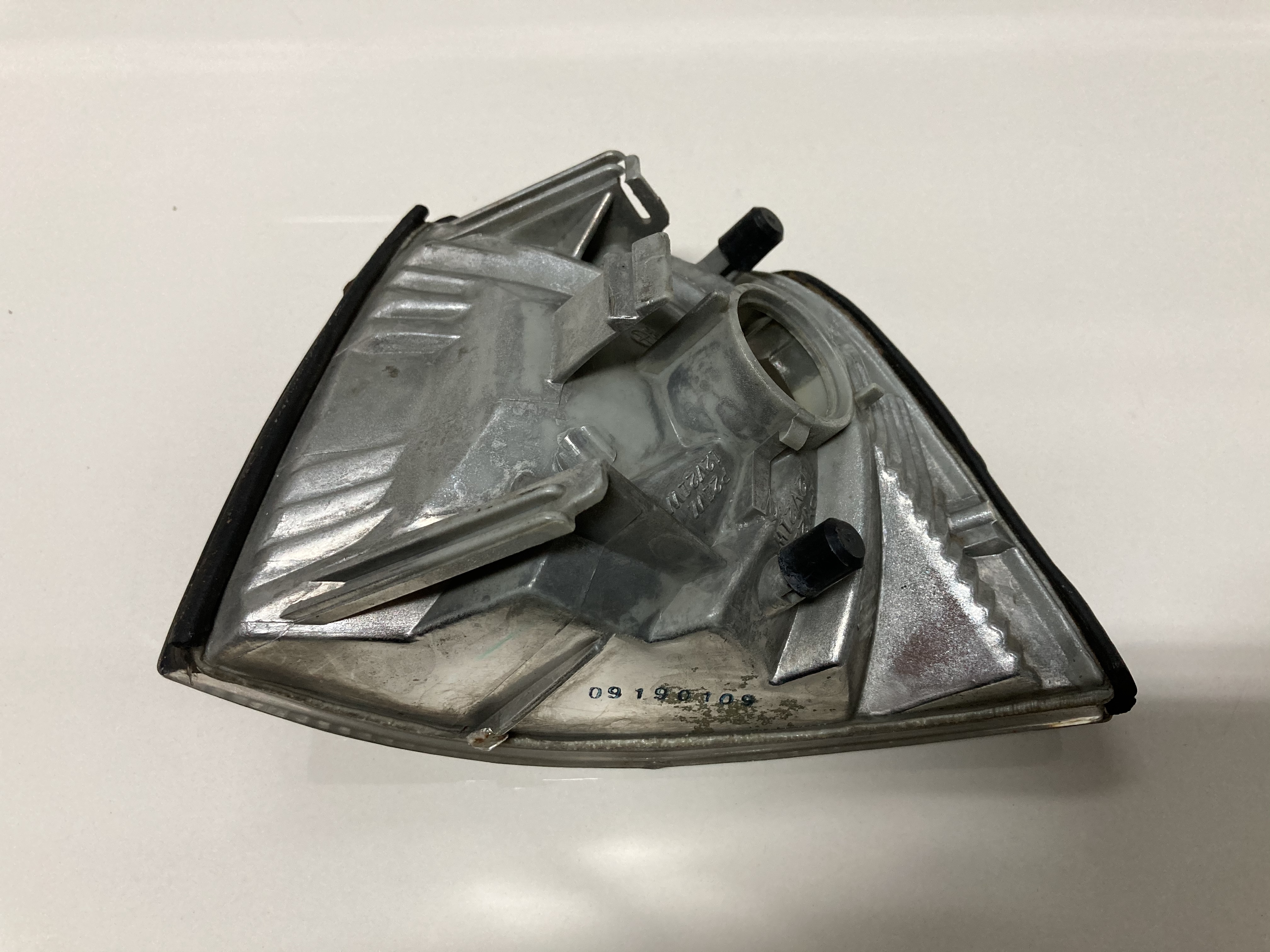 ขายไฟเลี้ยวมุมข้างขวาของรถยนต์ BMW รุ่น 325i โฉม E36 ปี 1996