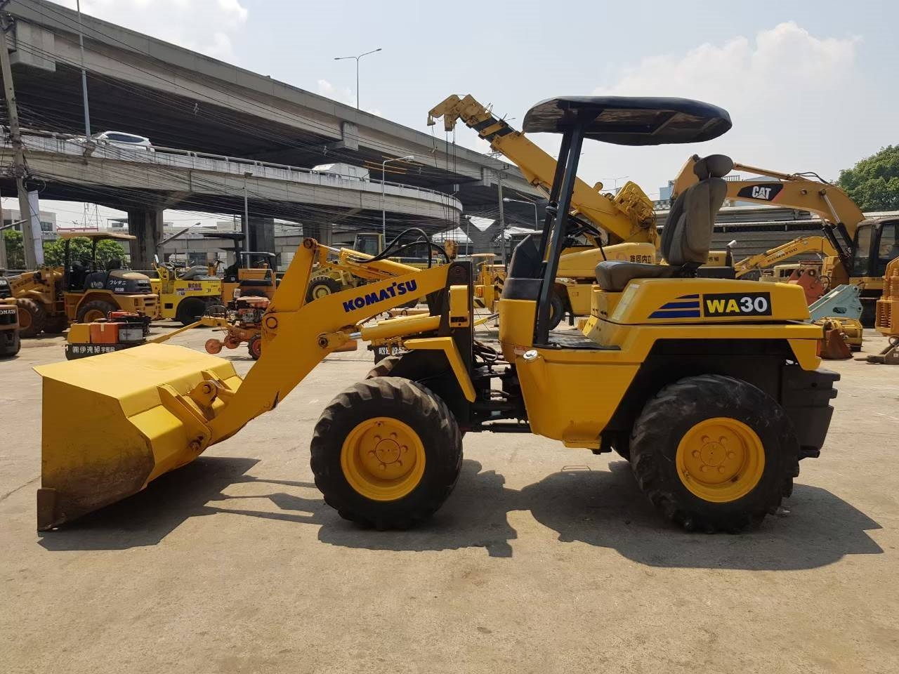 WA30-5 รถตักล้อยาง KOMATSU จากญี่ปุ่น โทร 089-0080077 089-0050007 086-0044333 065-8844400 www.sangenjp.com www.nmc99.com