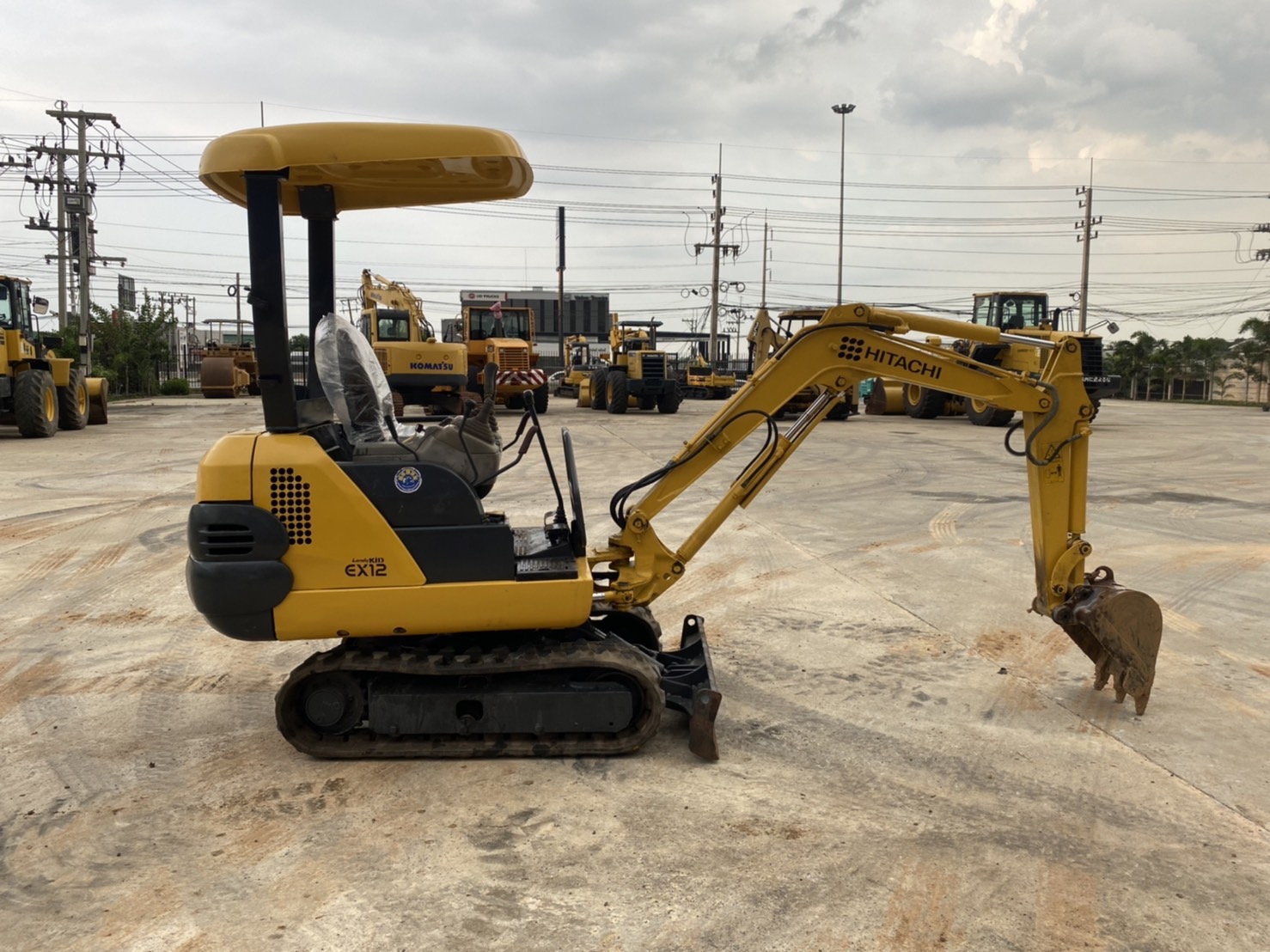 HITACHI EX12 นำเข้าจากญี่ปุ่น สภาพพร้อมใช้งาน