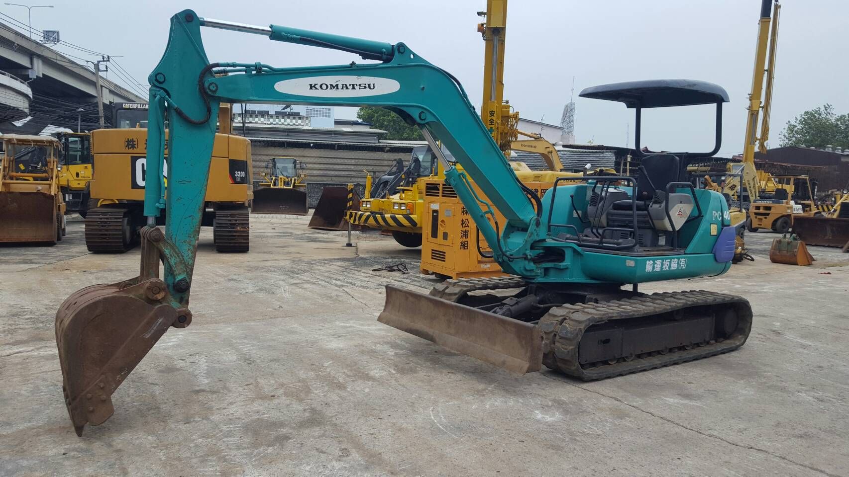 Komatsu PC40-7 นำเข้าจากญี่ปุ่น สภาพพร้อมใช้งาน โทร 089-0080077 089-0050007 086-0044333 065-8844400 