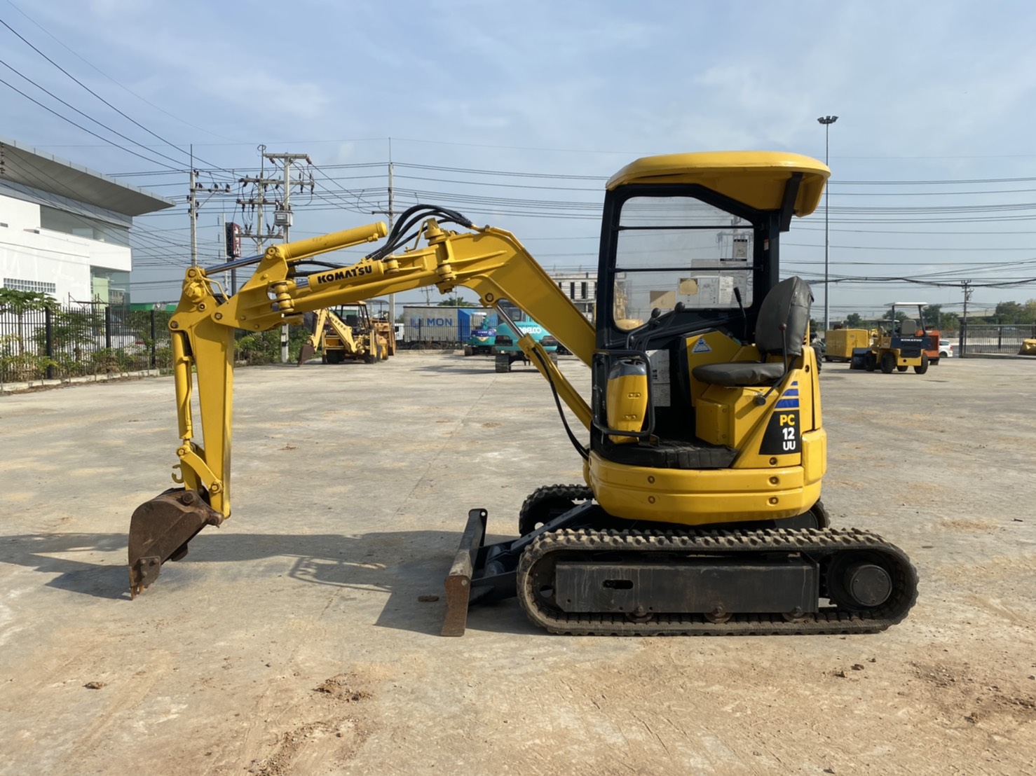 Komatsu PC12UU-2 นำเข้าจากญี่ปุ่น สภาพพร้อมใช้งาน Komatsu PC12UU-2 นำเข้าจากญี่ปุ่น สภาพพร้อมใช้งาน