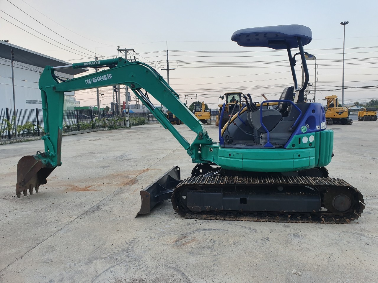 Komatsu PC40MR-1 นำเข้าจากญี่ปุ่น สภาพพร้อมใช้งาน Komatsu PC40MR-1 นำเข้าจากญี่ปุ่น สภาพพร้อมใช้งาน