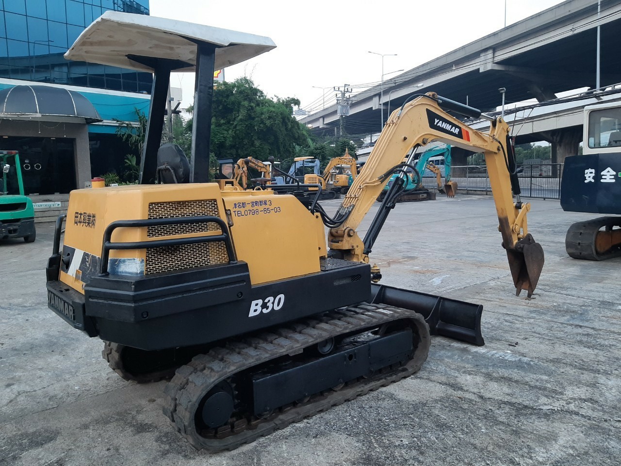 B27 รถแบคโฮ จากญี่ปุ่น โทร 089-0080077 089-0050007 086-0044333 065-8844400 www.sangenjp.com www.nmc9