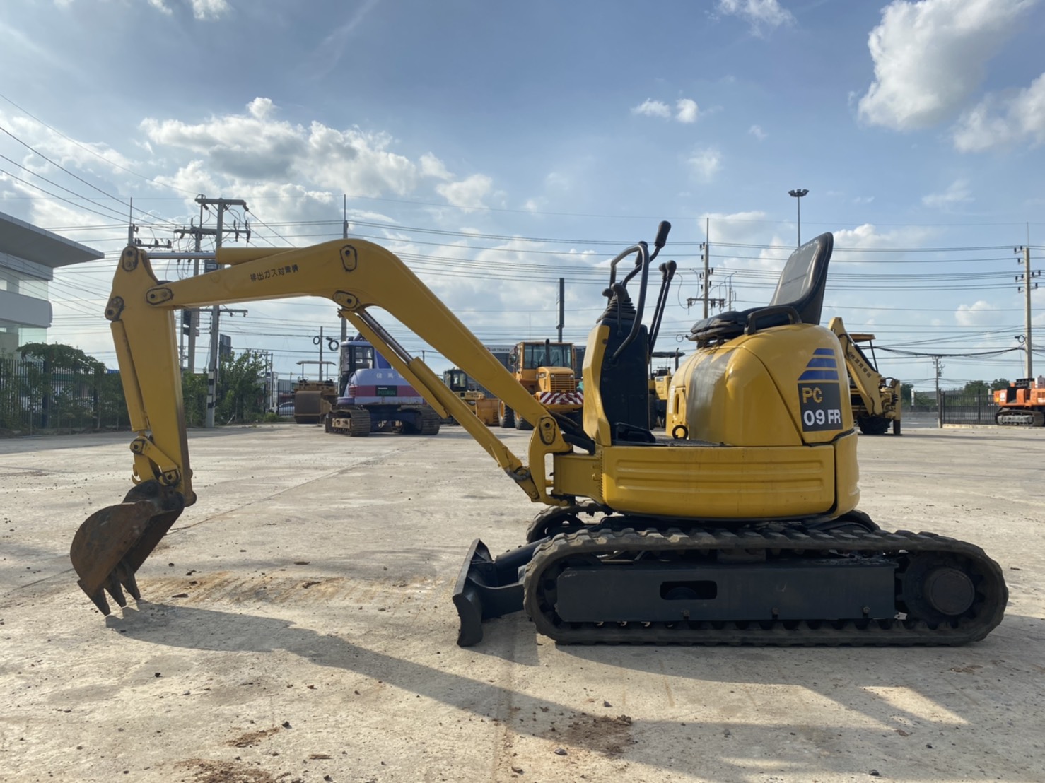 Komatsu PC09FR-1 นำเข้าจากญี่ปุ่น สภาพพร้อมใช้งาน โทร 089-0080077 089-0050007 086-0044333 065-884440 Komatsu PC09FR-1 นำเข้าจากญี่ปุ่น สภาพพร้อมใช้งาน โทร 089-0080077 089-0050007 086-0044333 065-884440