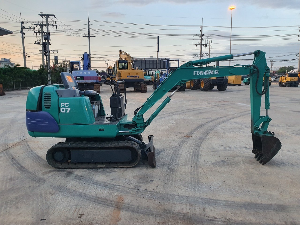 Komatsu PC07-2 รถแบคโฮ นำเข้าจากญี่ปุ่น สภาพพร้อมใช้งาน