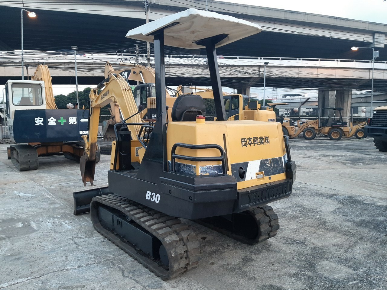 B27 รถแบคโฮ จากญี่ปุ่น โทร 089-0080077 089-0050007 086-0044333 065-8844400 www.sangenjp.com www.nmc9