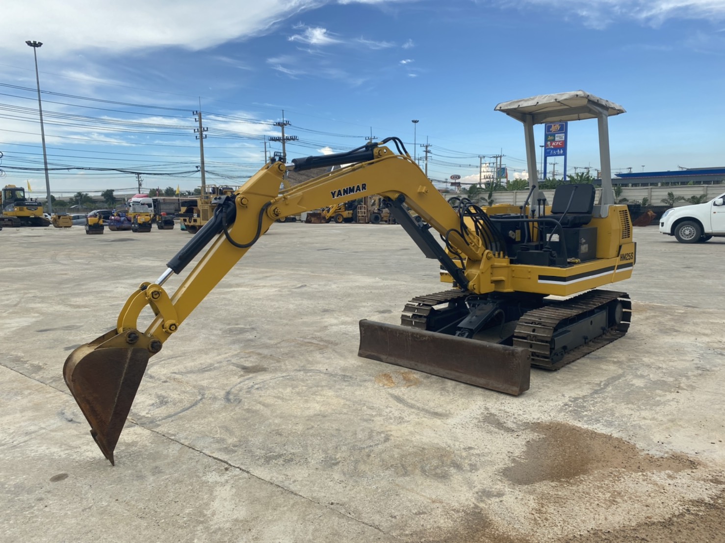 YANMAR HM25S รถแบคโฮ สภาพดีมาก โทร 089-0080077 089-0050007 086-0044333 065-8844400 www.sangenjp.com 