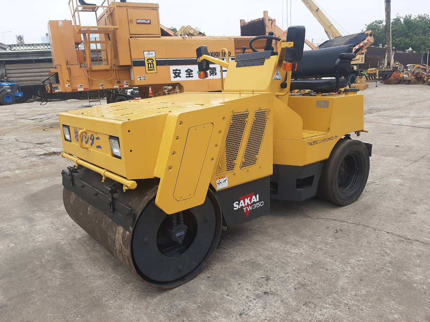SAKAI TW350 รถบดขนาด 3.5 ตัน จากญี่ปุ่น โทร 089-0080077 089-0050007 086-0044333 065-8844400 www.sang SAKAI TW350 รถบดขนาด 3.5 ตัน จากญี่ปุ่น โทร 089-0080077 089-0050007 086-0044333 065-8844400 www.sang