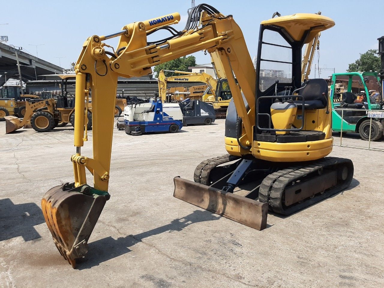 Komatsu PC28UU-2 นำเข้าจากญี่ปุ่น สภาพพร้อมใช้งาน โทร 089-0080077 089-0050007 086-0044333 065-884440 Komatsu PC28UU-2 นำเข้าจากญี่ปุ่น สภาพพร้อมใช้งาน โทร 089-0080077 089-0050007 086-0044333 065-884440