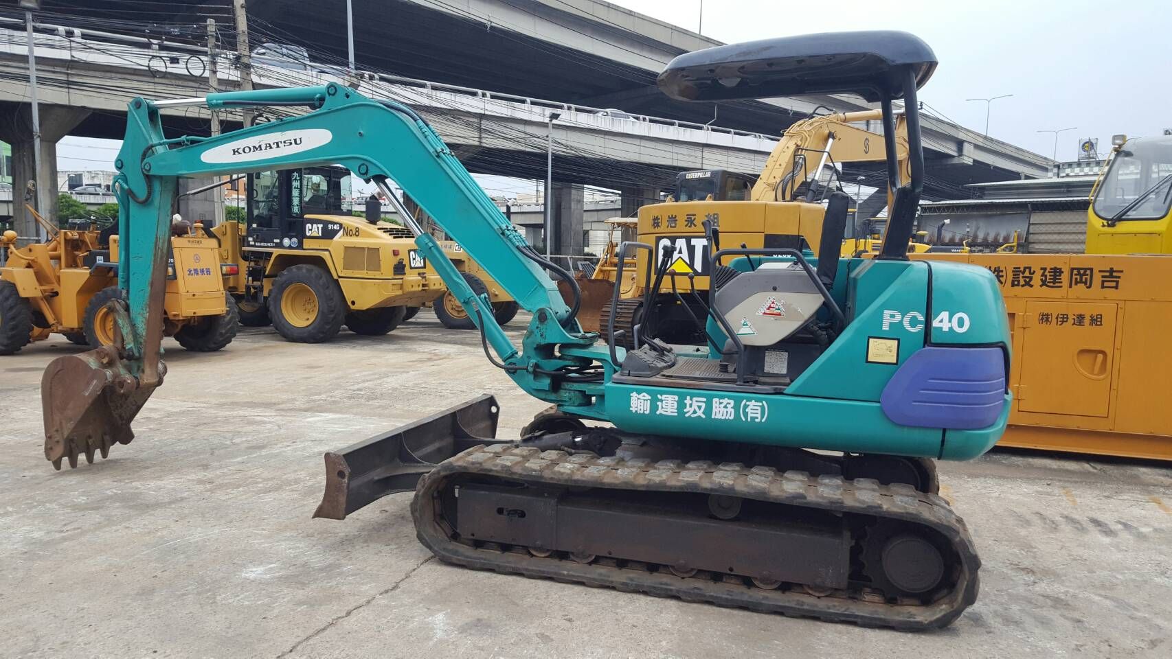 Komatsu PC40-7 นำเข้าจากญี่ปุ่น สภาพพร้อมใช้งาน Komatsu PC40-7 นำเข้าจากญี่ปุ่น สภาพพร้อมใช้งาน