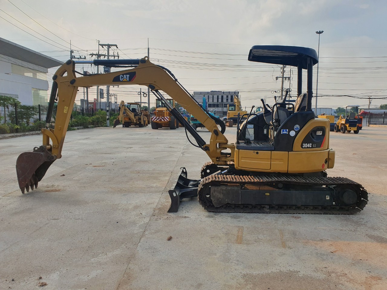 CAT304CCR รถแบคโฮ สภาพดีมาก CAT304CCR รถแบคโฮ สภาพดีมาก