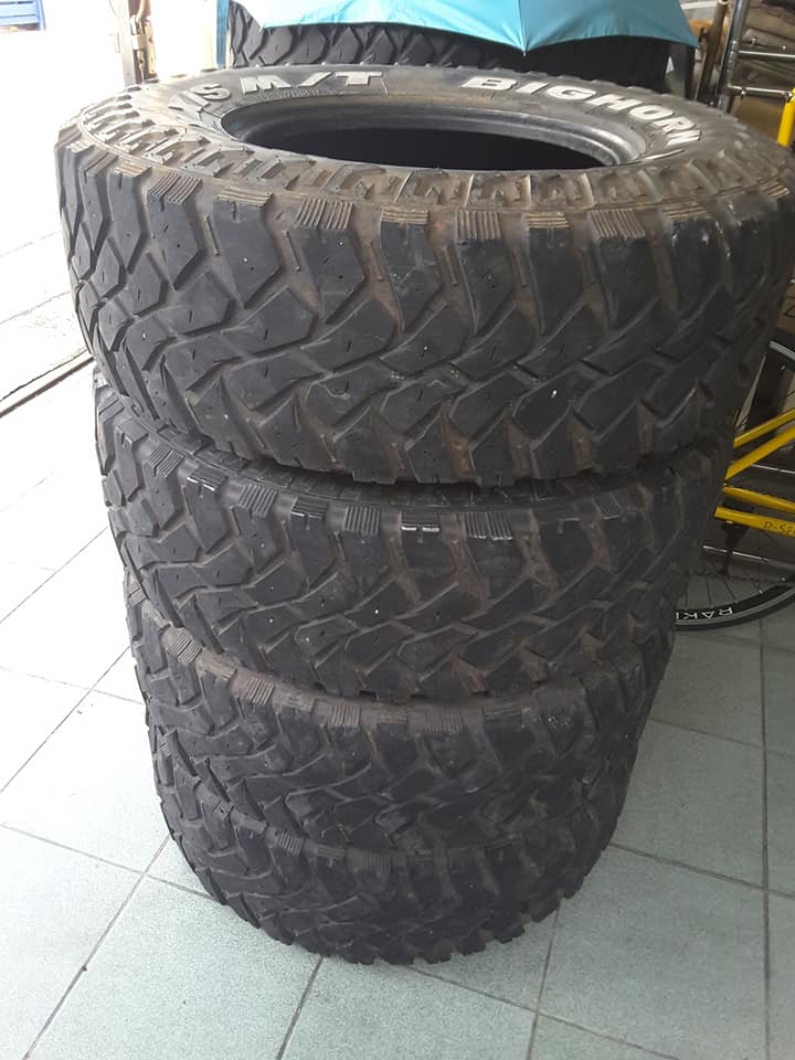 Maxxis MT 265-75-16 ปี16 สภาพดี 1ชุด Maxxis MT 265-75-16 ปี16 สภาพดี 1ชุด