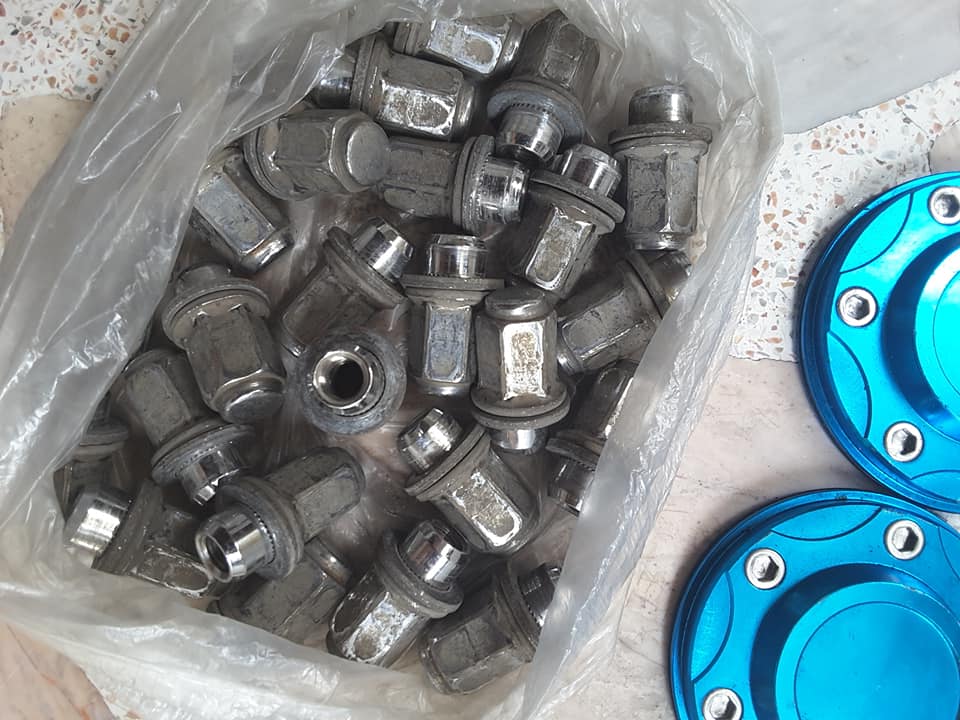 ฝาครอบดุมล้อmax + นอตเปเปอร์แท้ 24ตัว! ฝาครอบดุมล้อmax + นอตเปเปอร์แท้ 24ตัว!