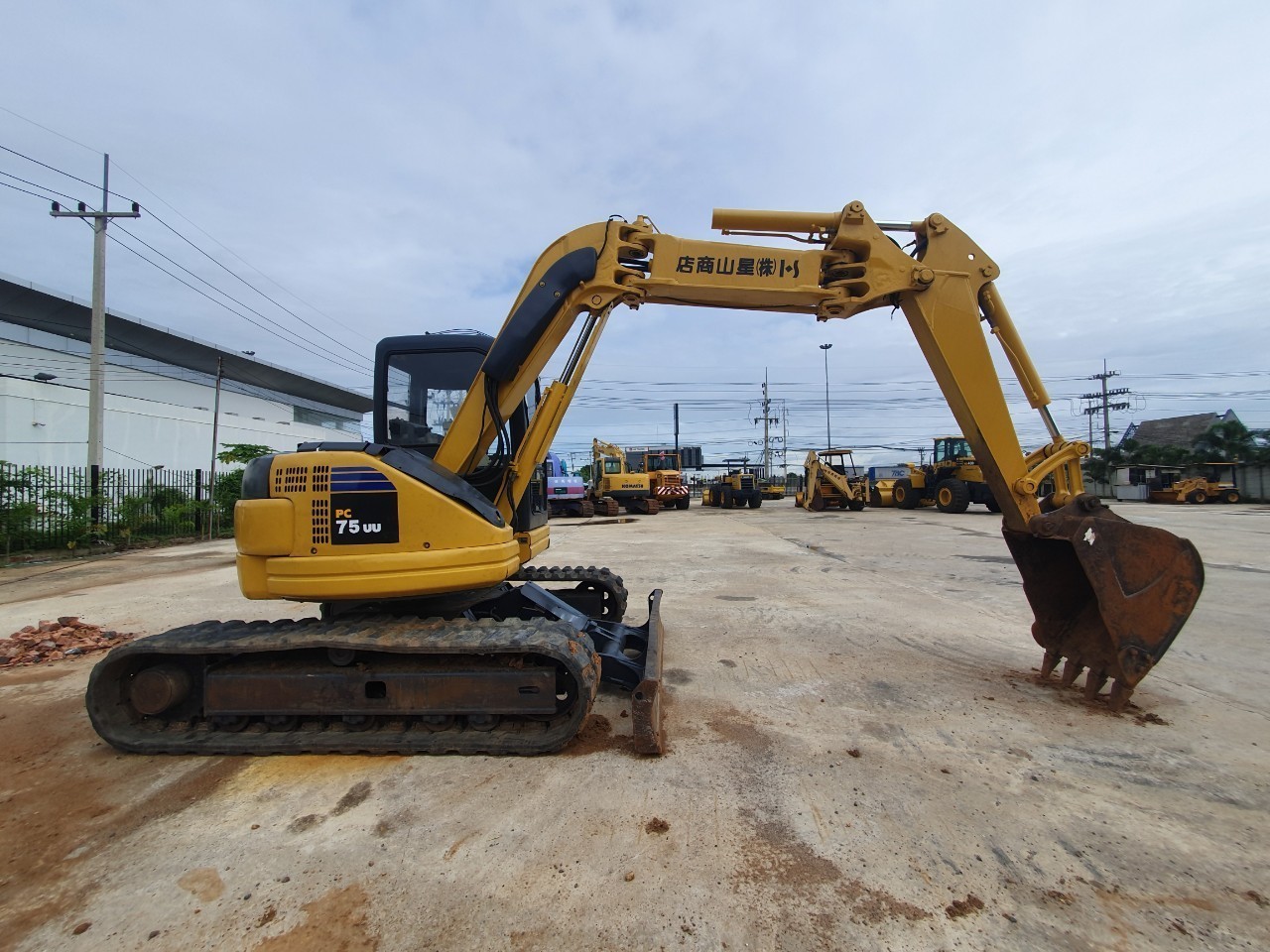 Komatsu PC75UU-2 นำเข้าจากญี่ปุ่น สภาพพร้อมใช้งาน Komatsu PC75UU-2 นำเข้าจากญี่ปุ่น สภาพพร้อมใช้งาน