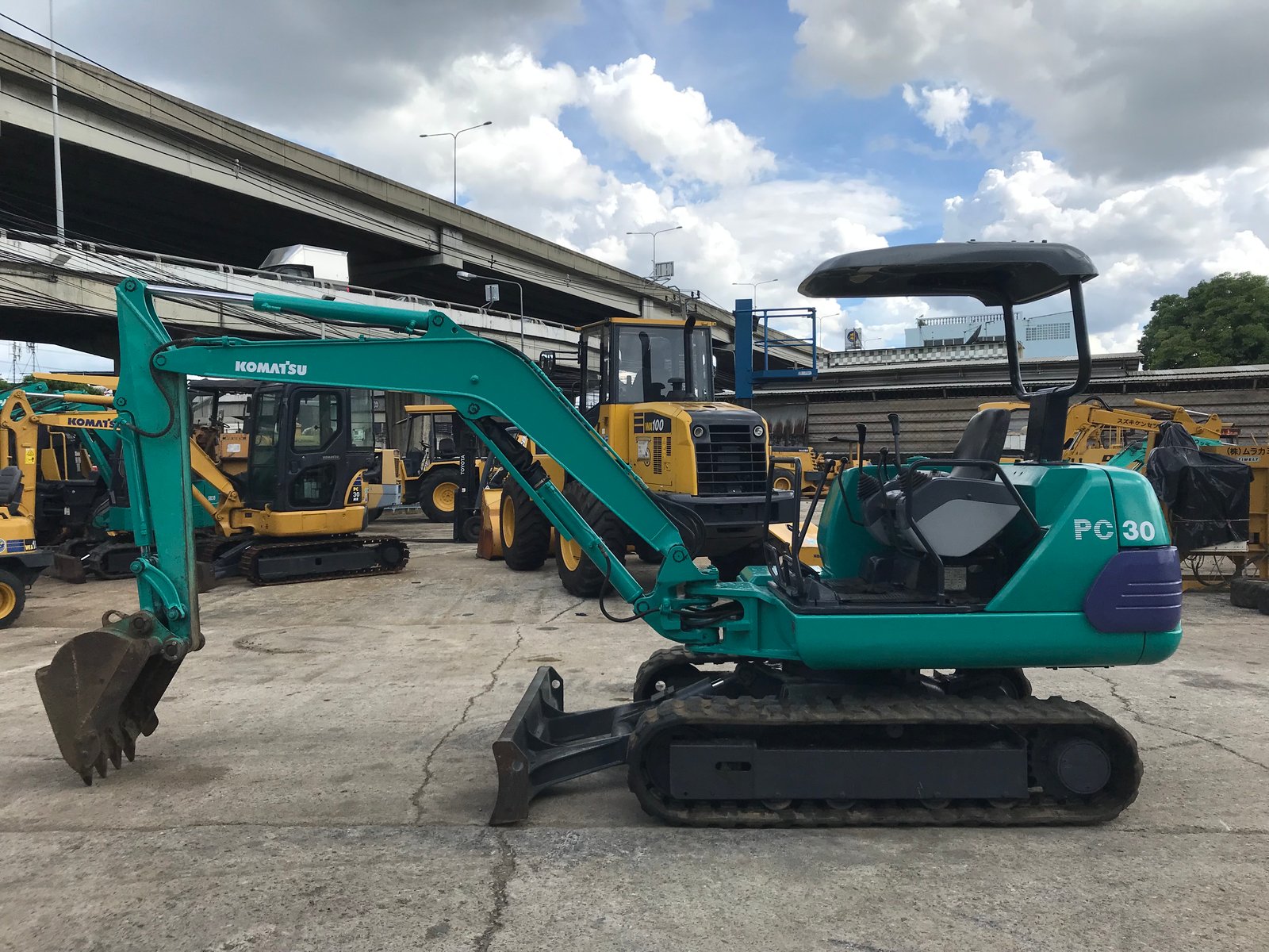 KOMATSU PC30-7 นำเข้าจากญี่ปุ่น สภาพพร้อมใช้งาน สนใจโทร. 089-0050007 คุณชญานิน หรือ Add LINE ID @san