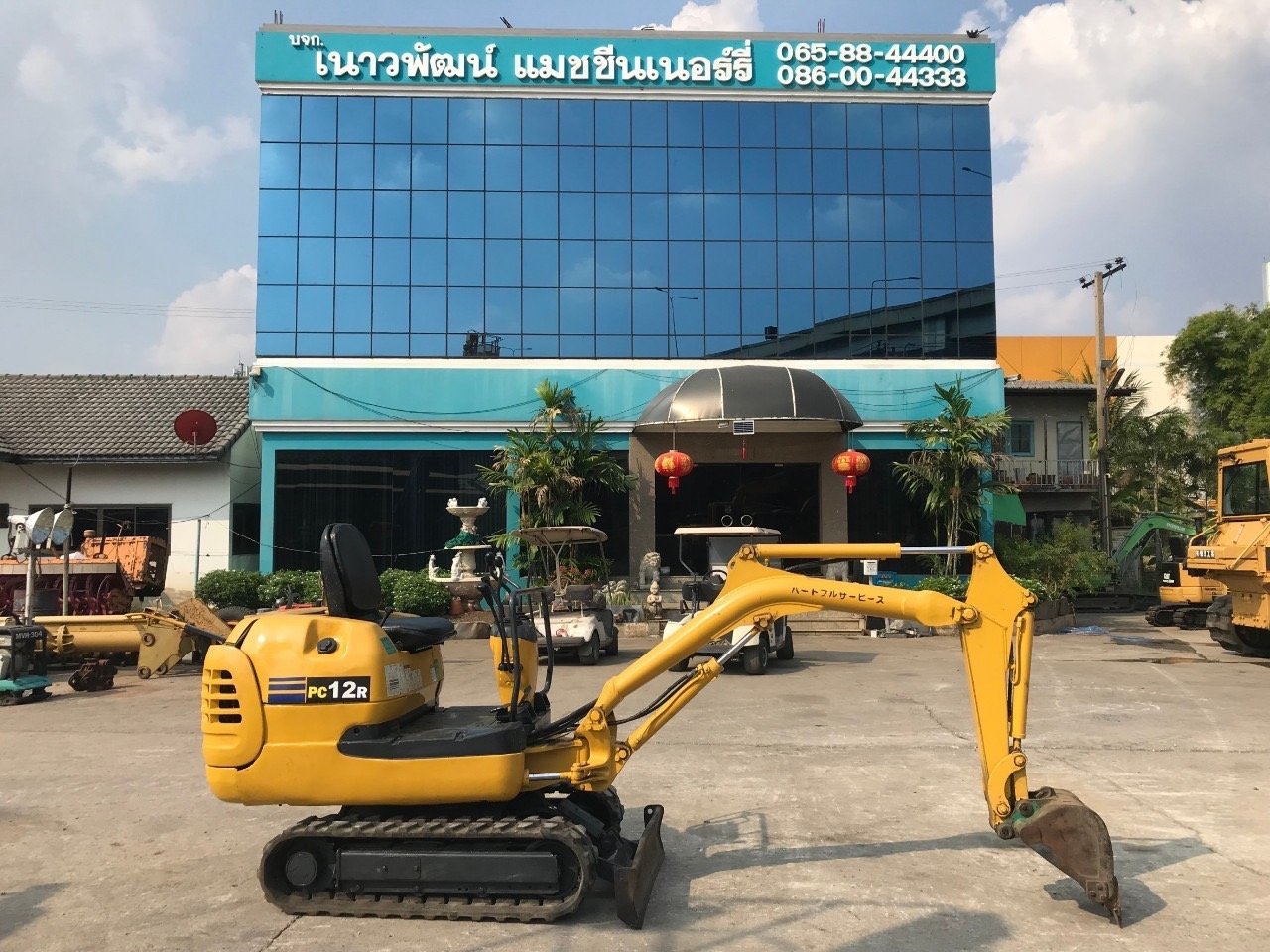 KOMATSU PC12R-8 นำเข้าจากญี่ปุ่น สภาพพร้อมใช้งาน สนใจโทร. 089-0050007 คุณชญานิน หรือ Add LINE ID @sa