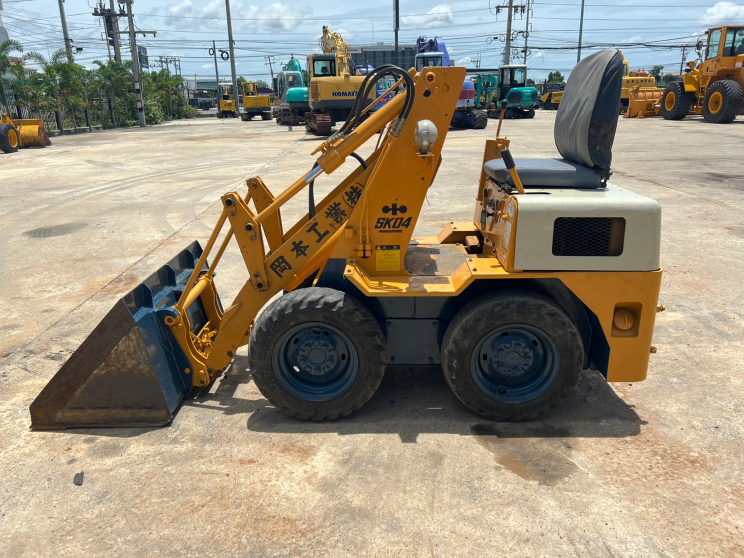 KOMATSU SK04 นำเข้าจากญี่ปุ่น สภาพพร้อมใช้งาน สนใจโทร. 089-0050007 คุณชญานิน หรือ Add LINE ID @sange