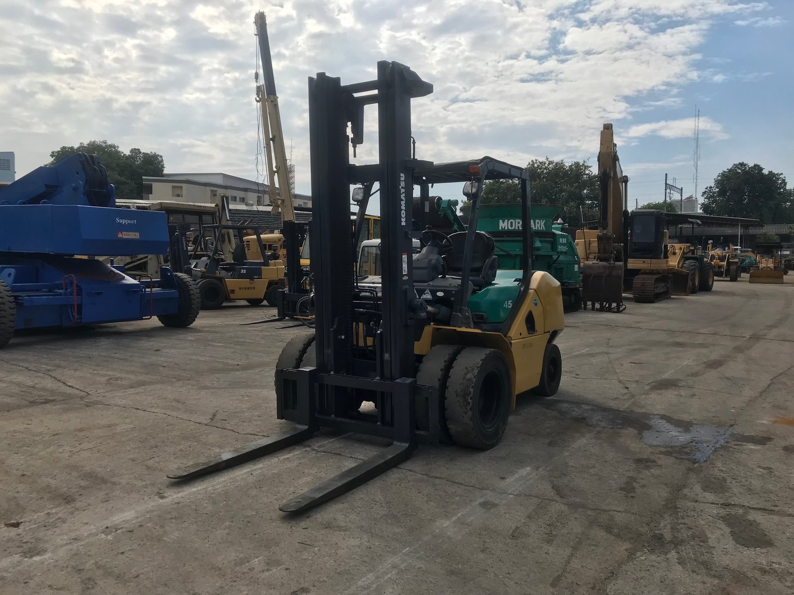 Komatsu FD45T-10 เสาสูง 4 เมตร นำเข้าจากญี่ปุ่น สภาพพร้อมใช้งาน LINE ID @sangenjp www.sangenjp.com w Komatsu FD45T-10 เสาสูง 4 เมตร นำเข้าจากญี่ปุ่น สภาพพร้อมใช้งาน LINE ID @sangenjp www.sangenjp.com w