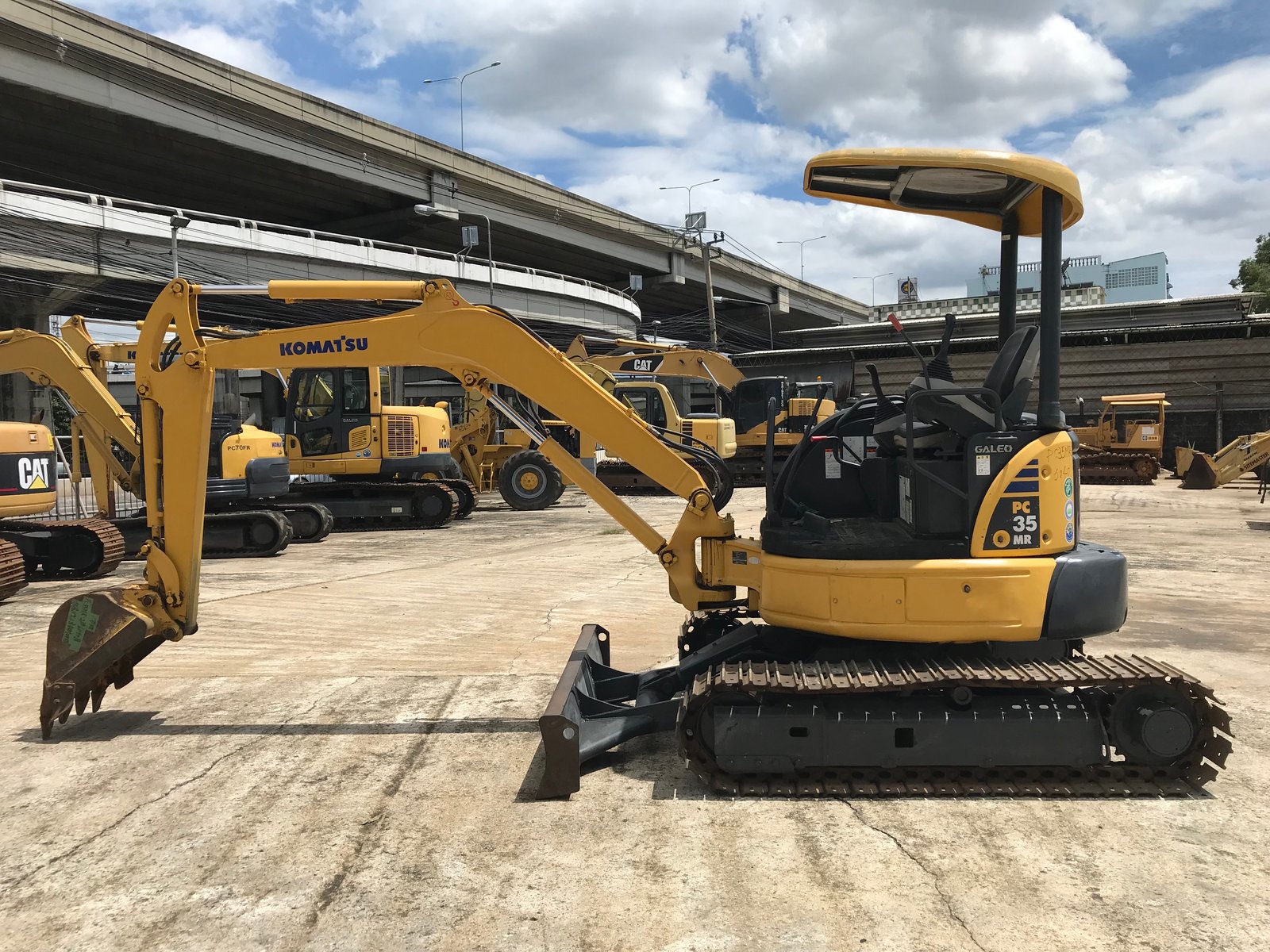 KOMATSU PC35MR-2 นำเข้าจากญี่ปุ่นสวยๆ ราคากันเอง ต่อรองได้ แอดไลน์ @sangenjp