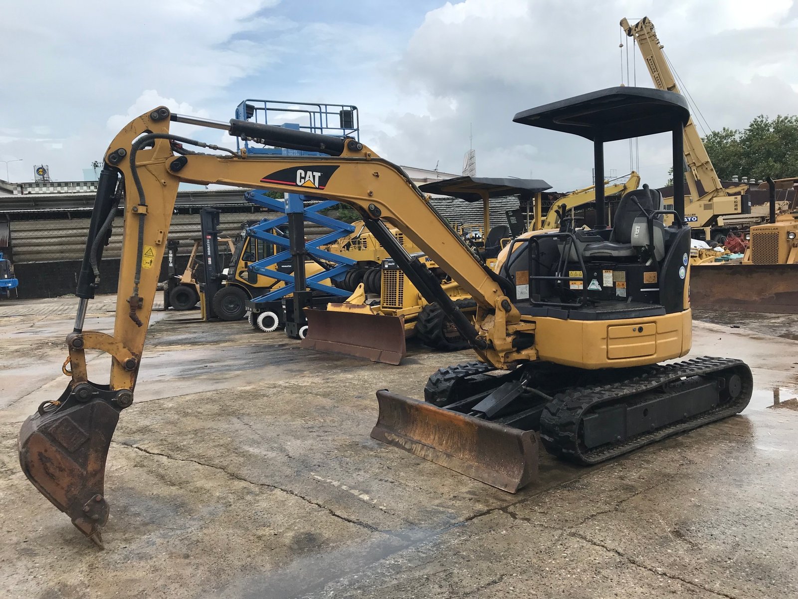 CAT303CCR นำเข้าจากญี่ปุ่น สภาพพร้อมใช้งาน LINE ID @sangenjp www.sangenjp.com www.nmc99.com CAT303CCR นำเข้าจากญี่ปุ่น สภาพพร้อมใช้งาน LINE ID @sangenjp www.sangenjp.com www.nmc99.com