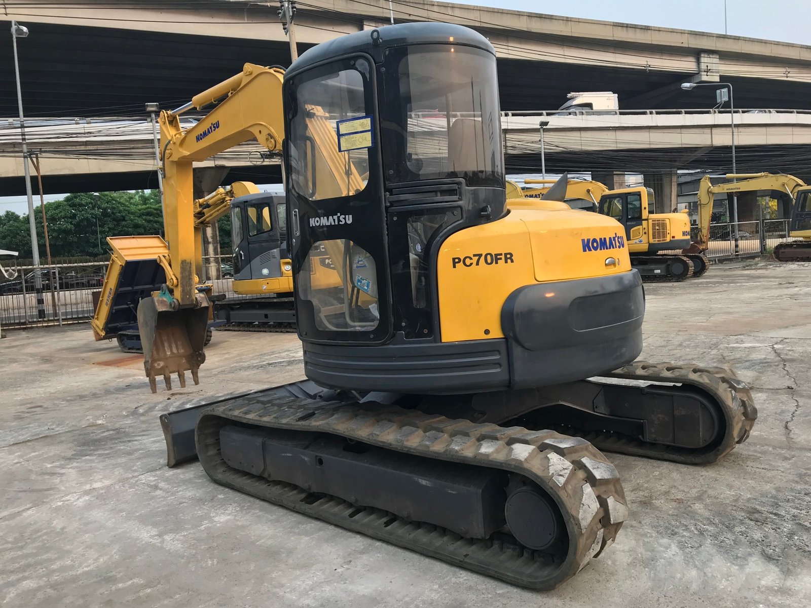 Komatsu PC70FR นำเข้าจากญี่ปุ่น สภาพพร้อมใช้งาน