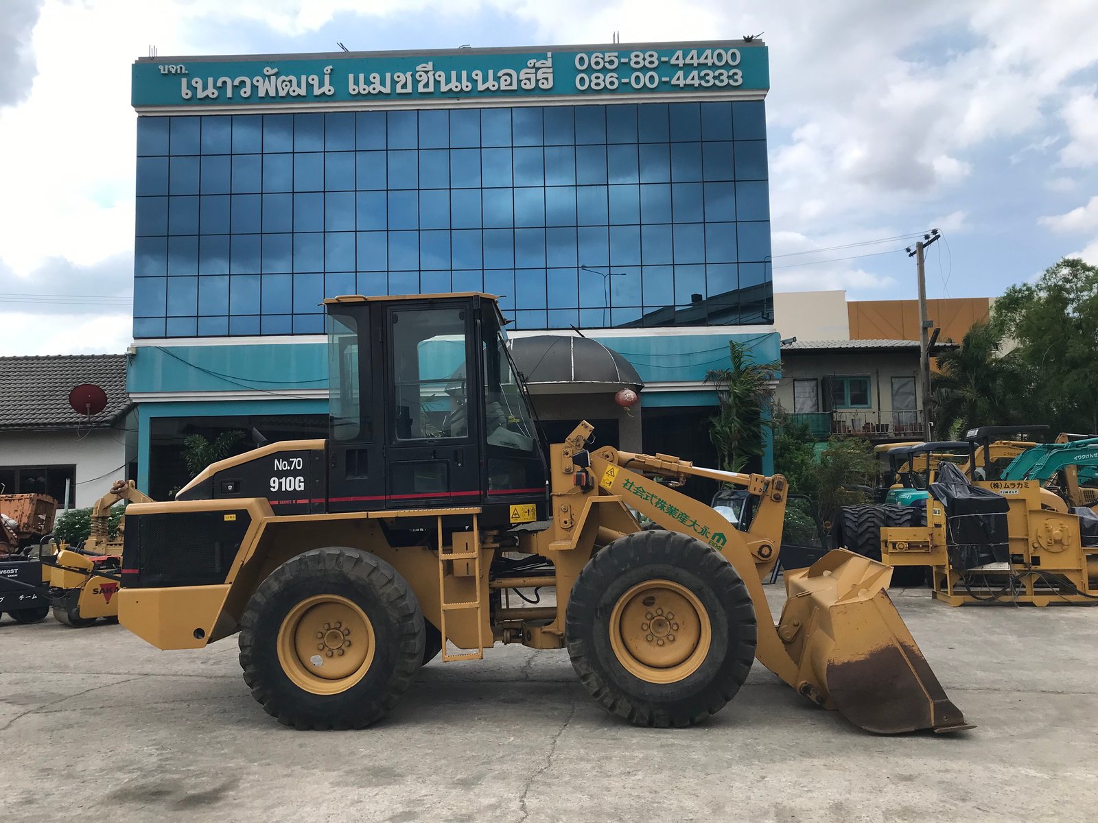 CAT910G นำเข้าจากญี่ปุ่น สภาพพร้อมใช้งาน สนใจโทร. 089-0050007 คุณชญานิน หรือ Add LINE ID @sangenjp w