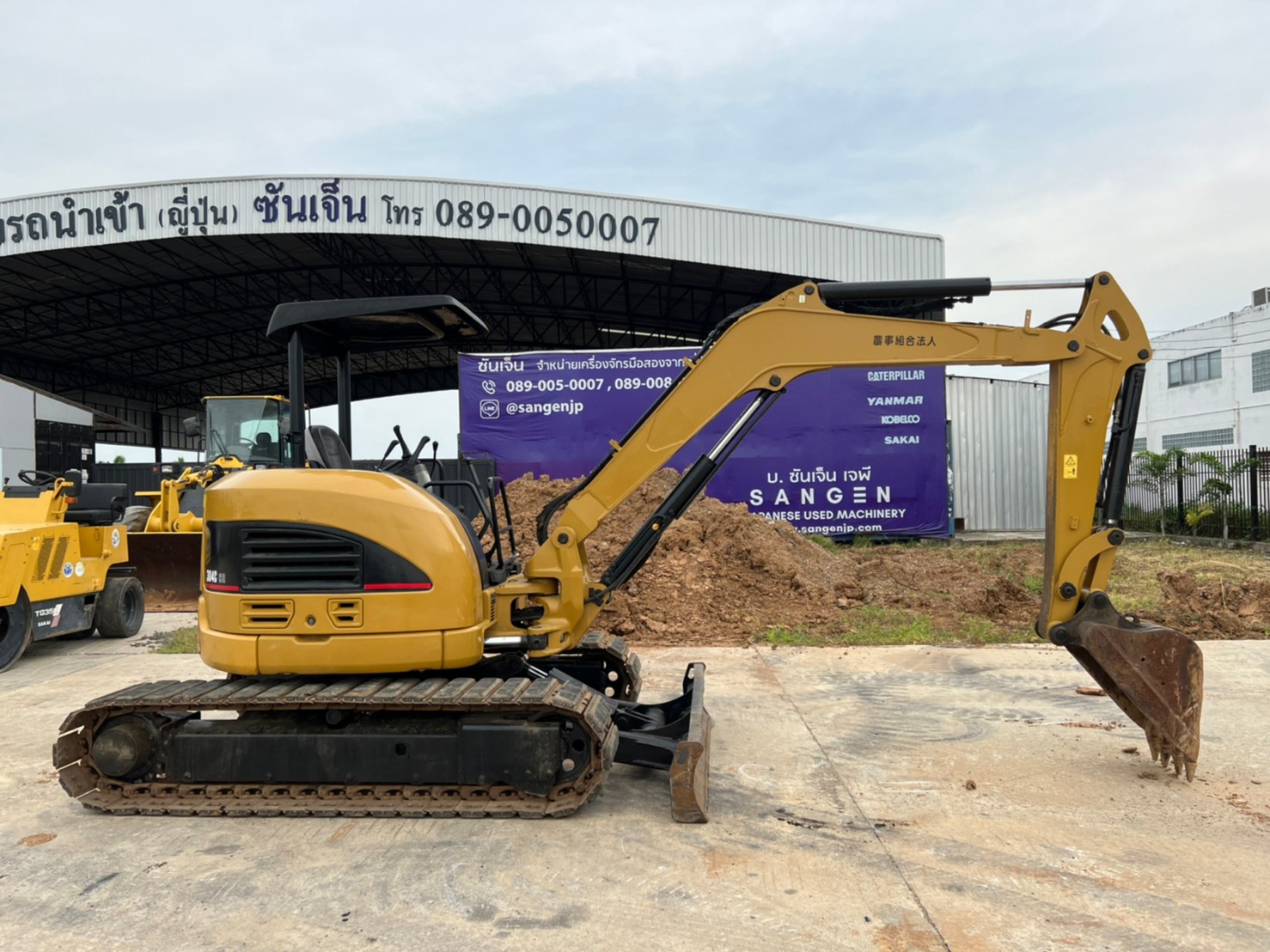 CAT304CCR นำเข้าจากญี่ปุ่น สภาพพร้อมใช้งาน