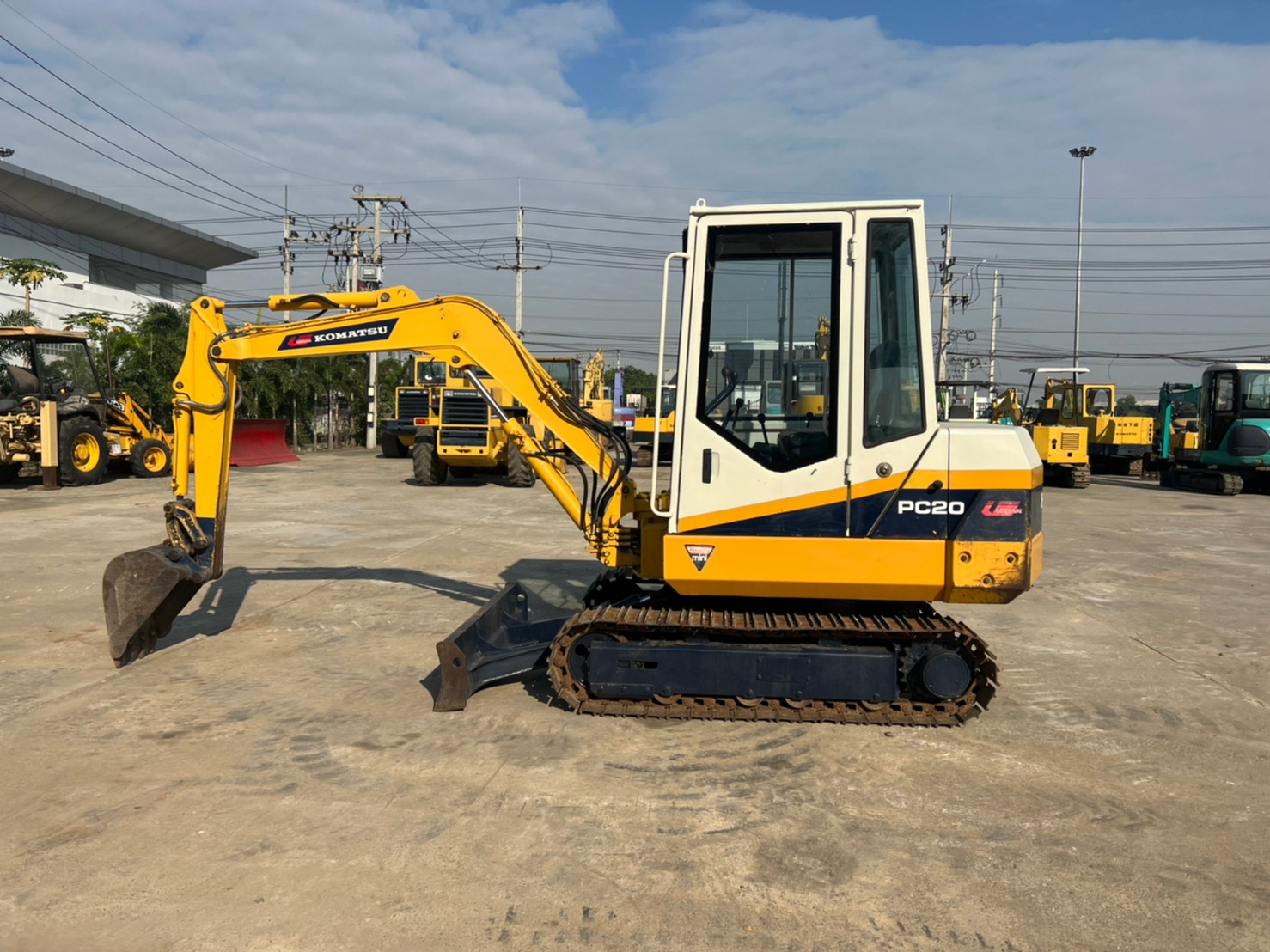 KOMATSU PC20-6 นำเข้าจากญี่ปุ่น สภาพพร้อมใช้งาน KOMATSU PC20-6 นำเข้าจากญี่ปุ่น สภาพพร้อมใช้งาน