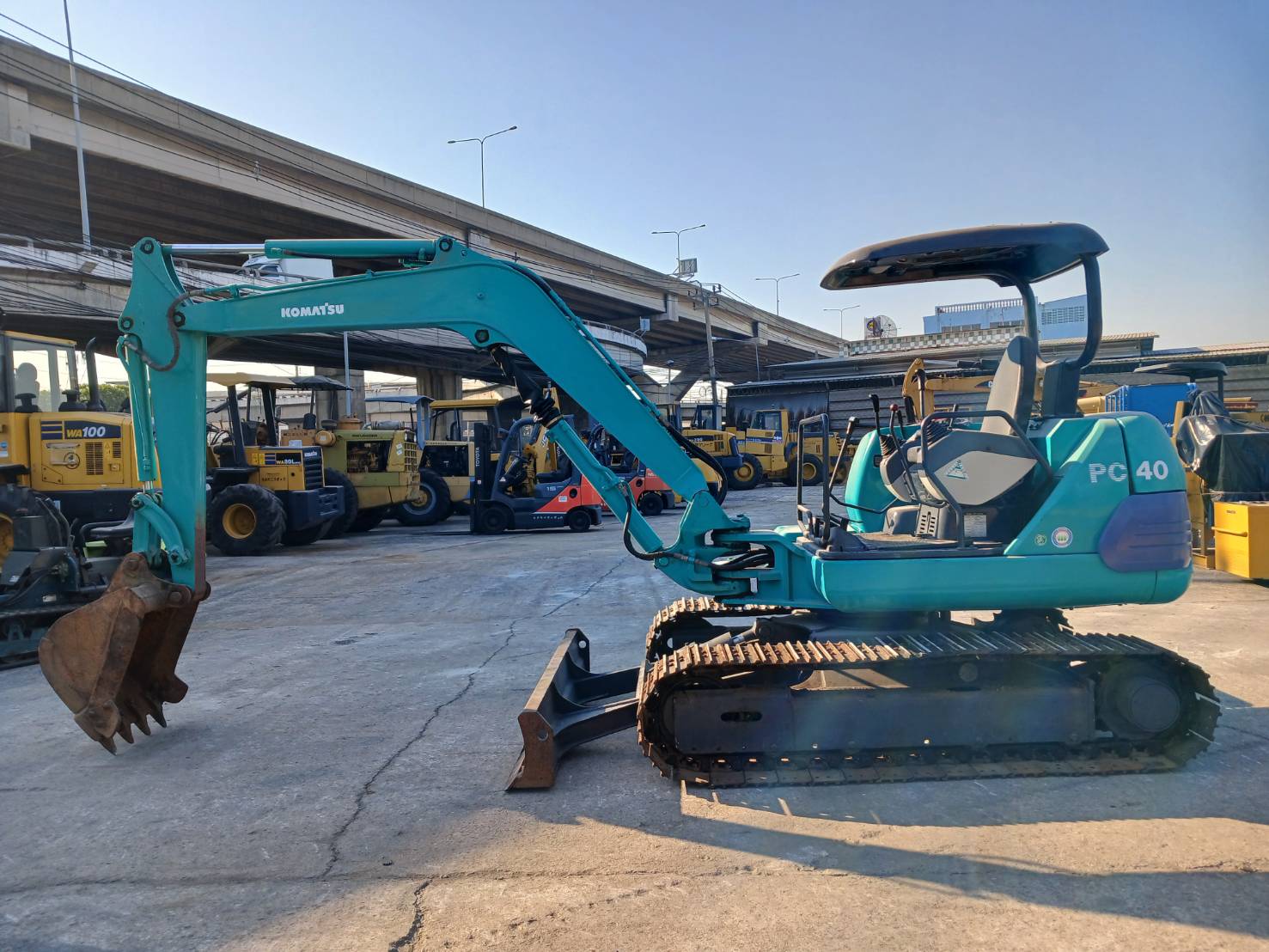 KOMATSU PC40-7 นำเข้าจากญี่ปุ่น สภาพพร้อมใช้งาน สนใจโทร. 089-0050007 คุณชญานิน หรือ Add LINE ID @san