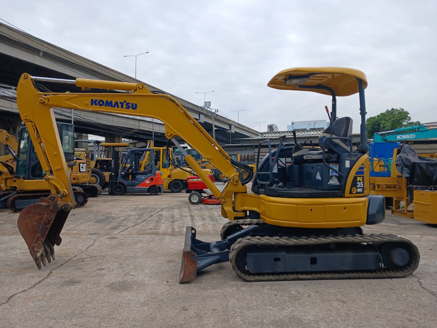 KOMATSU PC35MR-2 นำเข้าจากญี่ปุ่น สภาพพร้อมใช้งาน สนใจโทร. 089-0050007 คุณชญานิน หรือ Add LINE ID @s KOMATSU PC35MR-2 นำเข้าจากญี่ปุ่น สภาพพร้อมใช้งาน สนใจโทร. 089-0050007 คุณชญานิน หรือ Add LINE ID @s