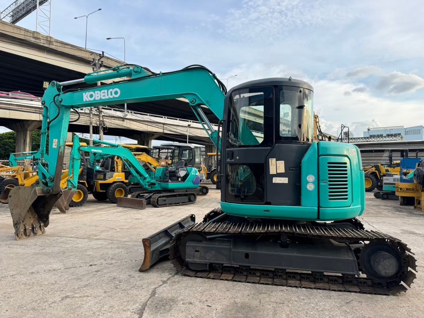 KOBELCO SK75SR นำเข้าจากญี่ปุ่น สภาพพร้อมใช้งาน สนใจโทร. 089-0050007 คุณชญานิน หรือ Add LINE ID @san