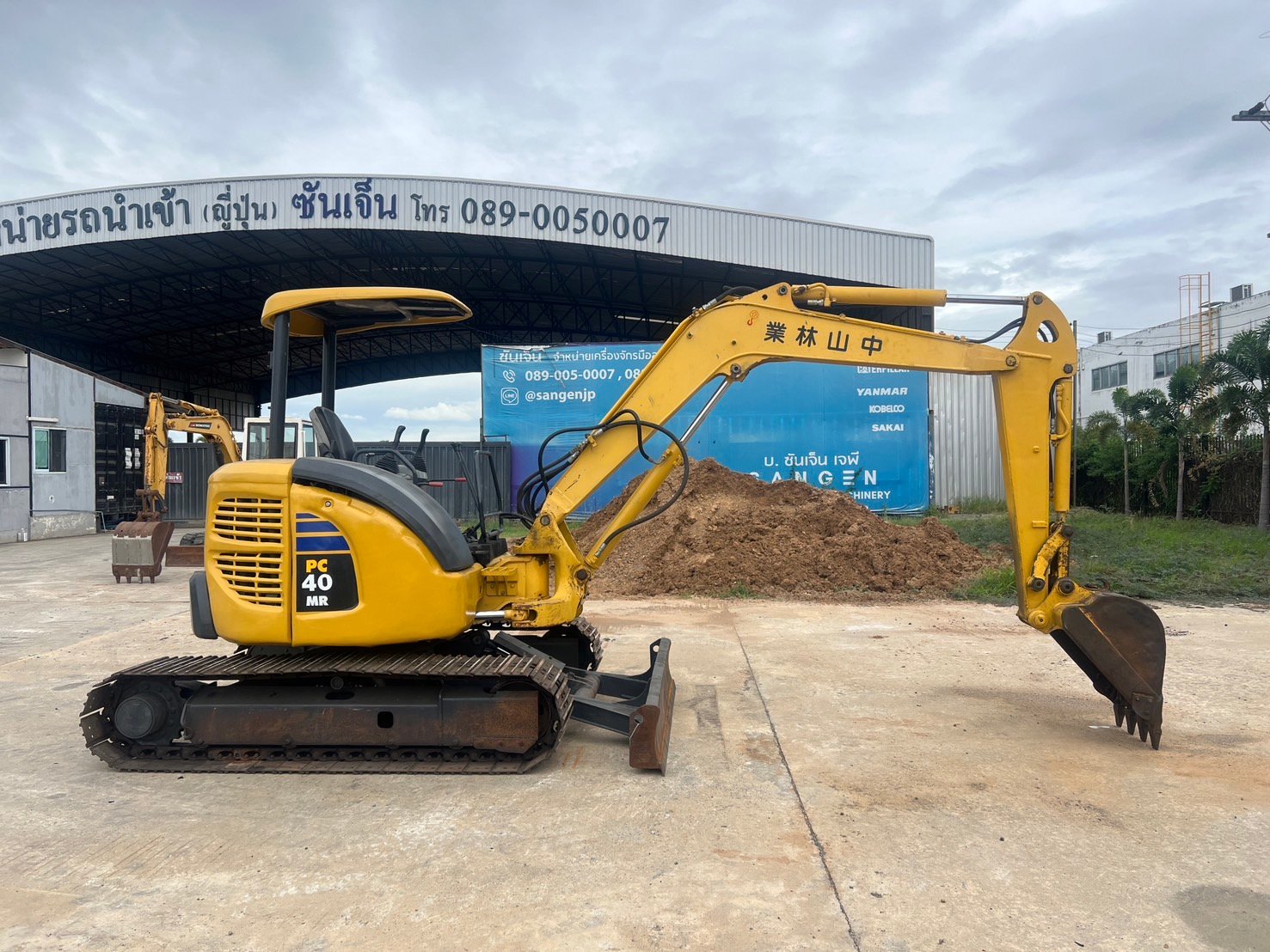 KOMATSU PC40MR-2 นำเข้าจากญี่ปุ่น สภาพพร้อมใช้งาน สนใจโทร. 089-0050007 คุณชญานิน หรือ Add LINE ID @s