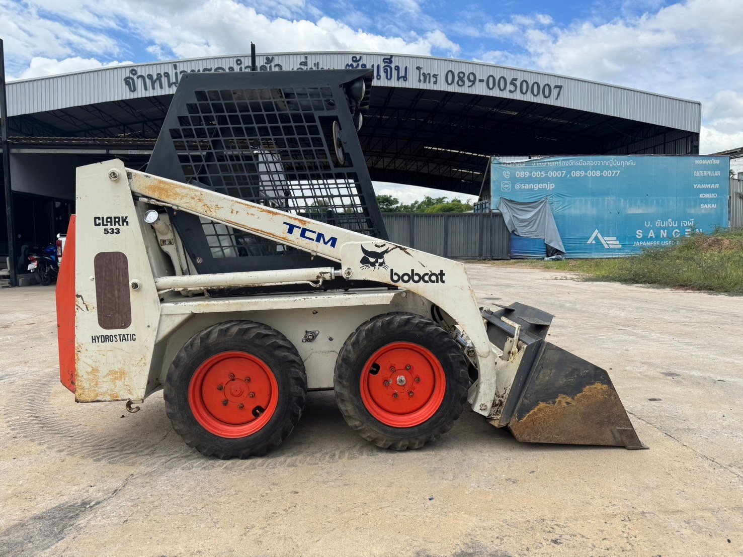 BOBCAT 533 นำเข้าจากญี่ปุ่น สภาพพร้อมใช้งาน สนใจโทร. 089-0050007 คุณชญานิน หรือ Add LINE ID @sangenj