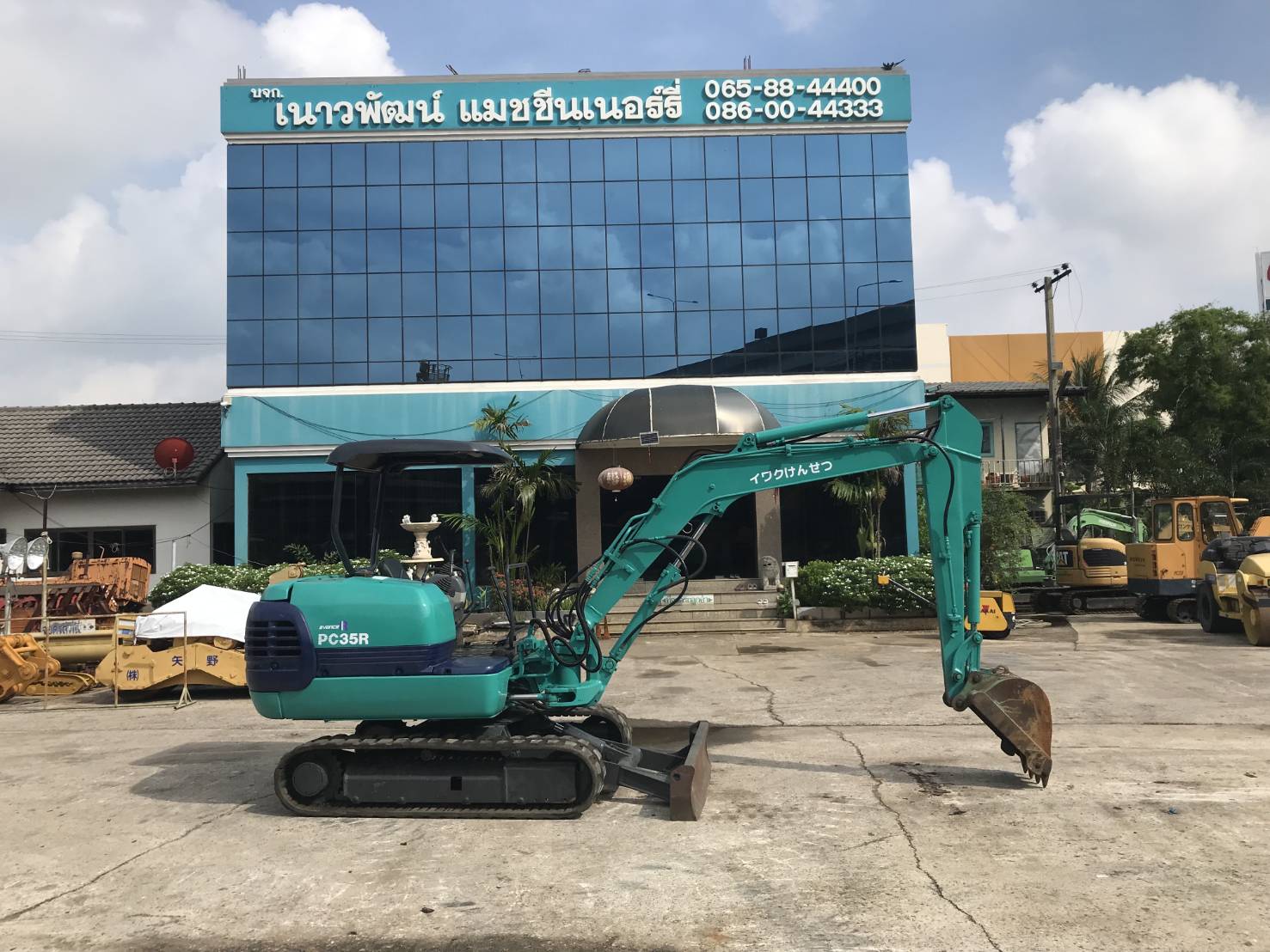 KOMATSU PC35R-8 นำเข้าจากญี่ปุ่น สภาพพร้อมใช้งาน สนใจโทร. 089-0050007 คุณชญานิน หรือ Add LINE ID @sa