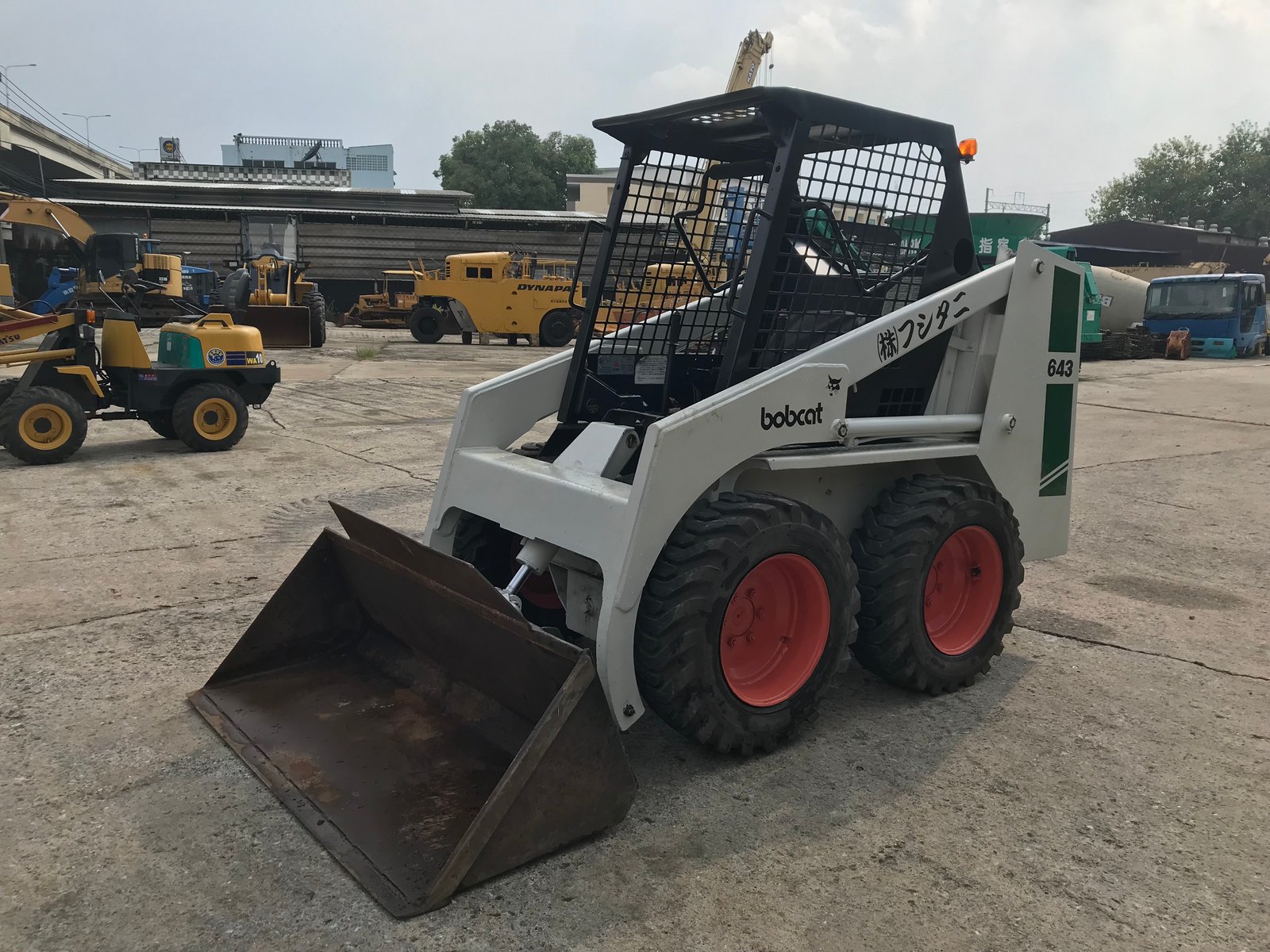 BOBCAT 643  นำเข้าจากญี่ปุ่น สภาพพร้อมใช้งาน