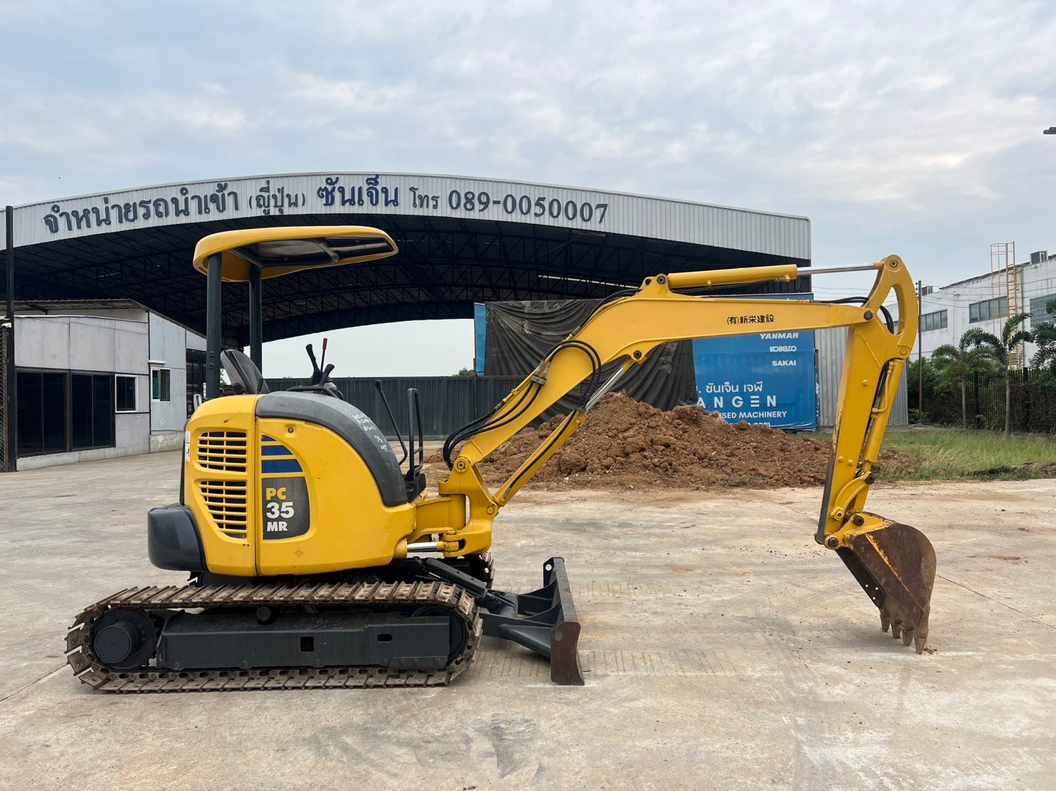 KOMATSU PC35MR-2 นำเข้าจากญี่ปุ่น สภาพพร้อมใช้งาน สนใจโทร. 089-0050007 คุณชญานิน หรือ Add LINE ID @s