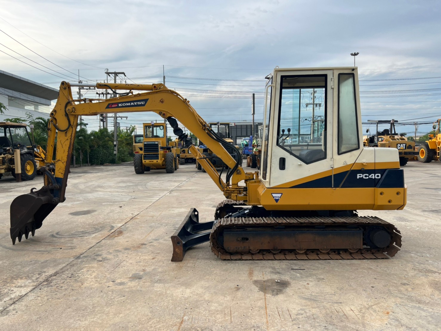 KOMATSU PC40-6 นำเข้าจากญี่ปุ่น สภาพพร้อมใช้งาน KOMATSU PC40-6 นำเข้าจากญี่ปุ่น สภาพพร้อมใช้งาน