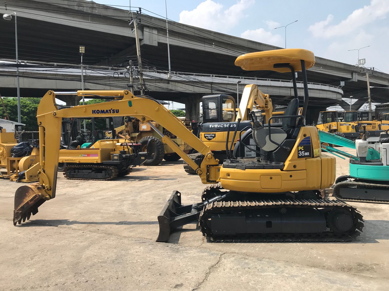KOMATSU PC35MR-1 นำเข้าจากญี่ปุ่น สภาพพร้อมใช้งาน สนใจโทร. 089-0050007 คุณชญานิน หรือ Add LINE ID @s KOMATSU PC35MR-1 นำเข้าจากญี่ปุ่น สภาพพร้อมใช้งาน สนใจโทร. 089-0050007 คุณชญานิน หรือ Add LINE ID @s
