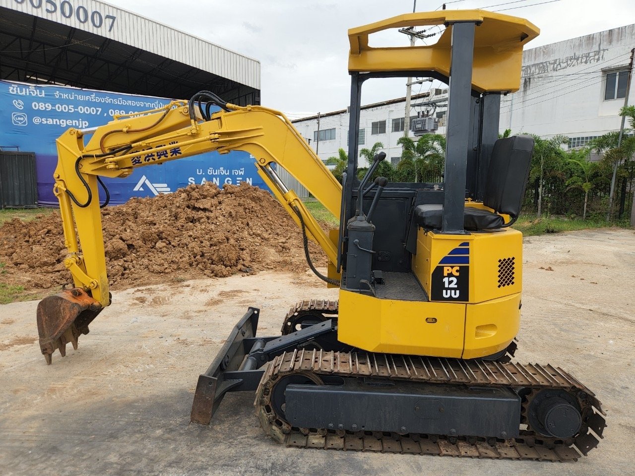 KOMATSU PC12UU-1 นำเข้าจากญี่ปุ่น สภาพพร้อมใช้งาน สนใจโทร. 089-0050007 คุณชญานิน หรือ Add LINE ID @s
