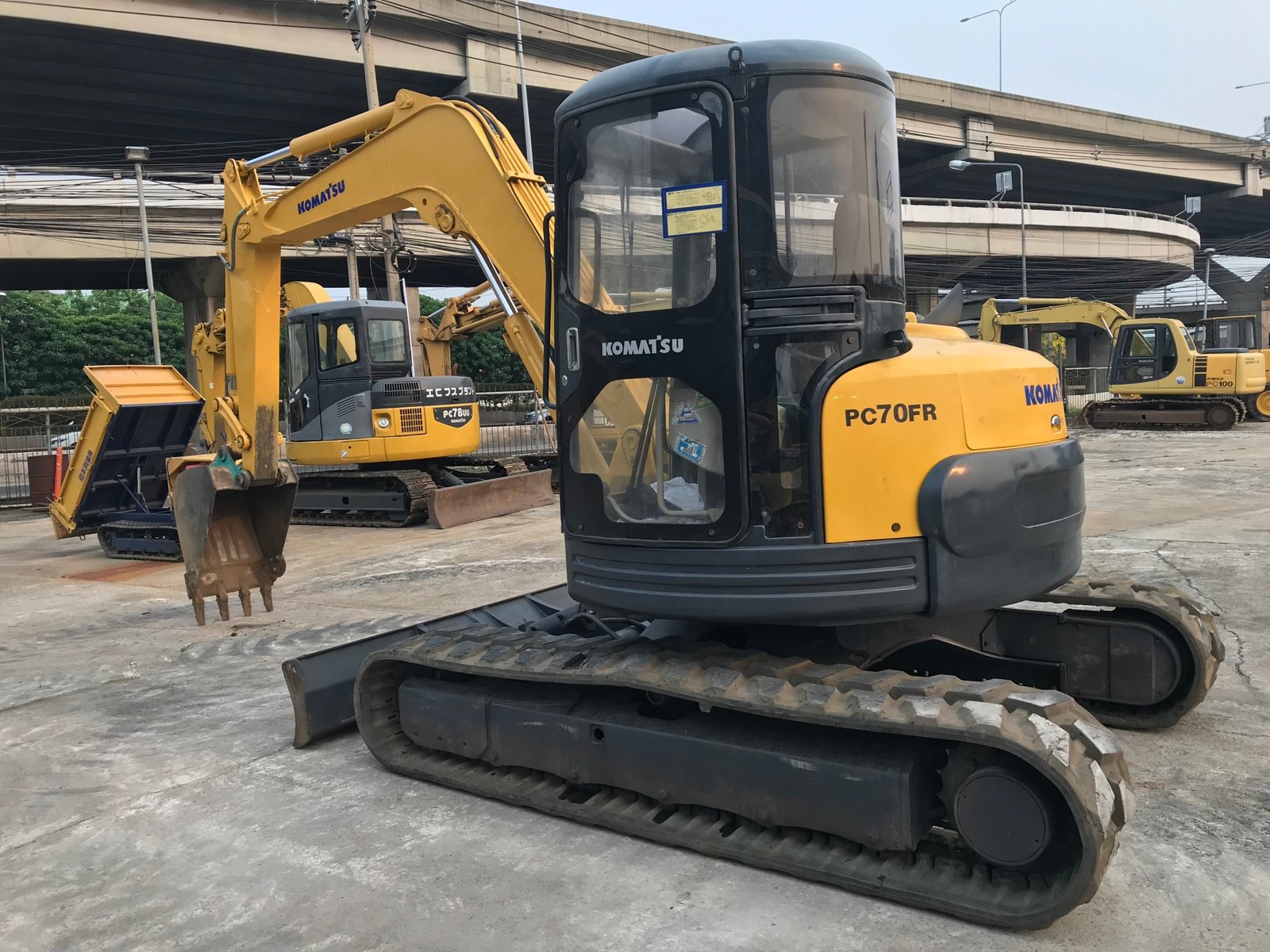 Komatsu PC70FR นำเข้าจากญี่ปุ่น สภาพพร้อมใช้งาน
