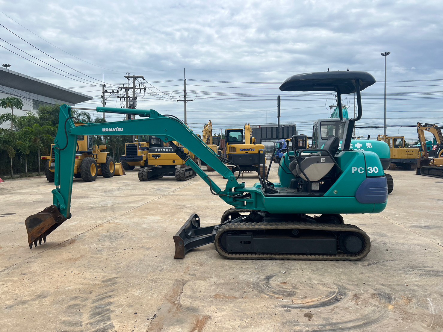 Komatsu PC30-7E นำเข้าจากญี่ปุ่น สภาพพร้อมใช้งาน ID Line:@sangenjp www.sangenjp.com www.nmc99.com